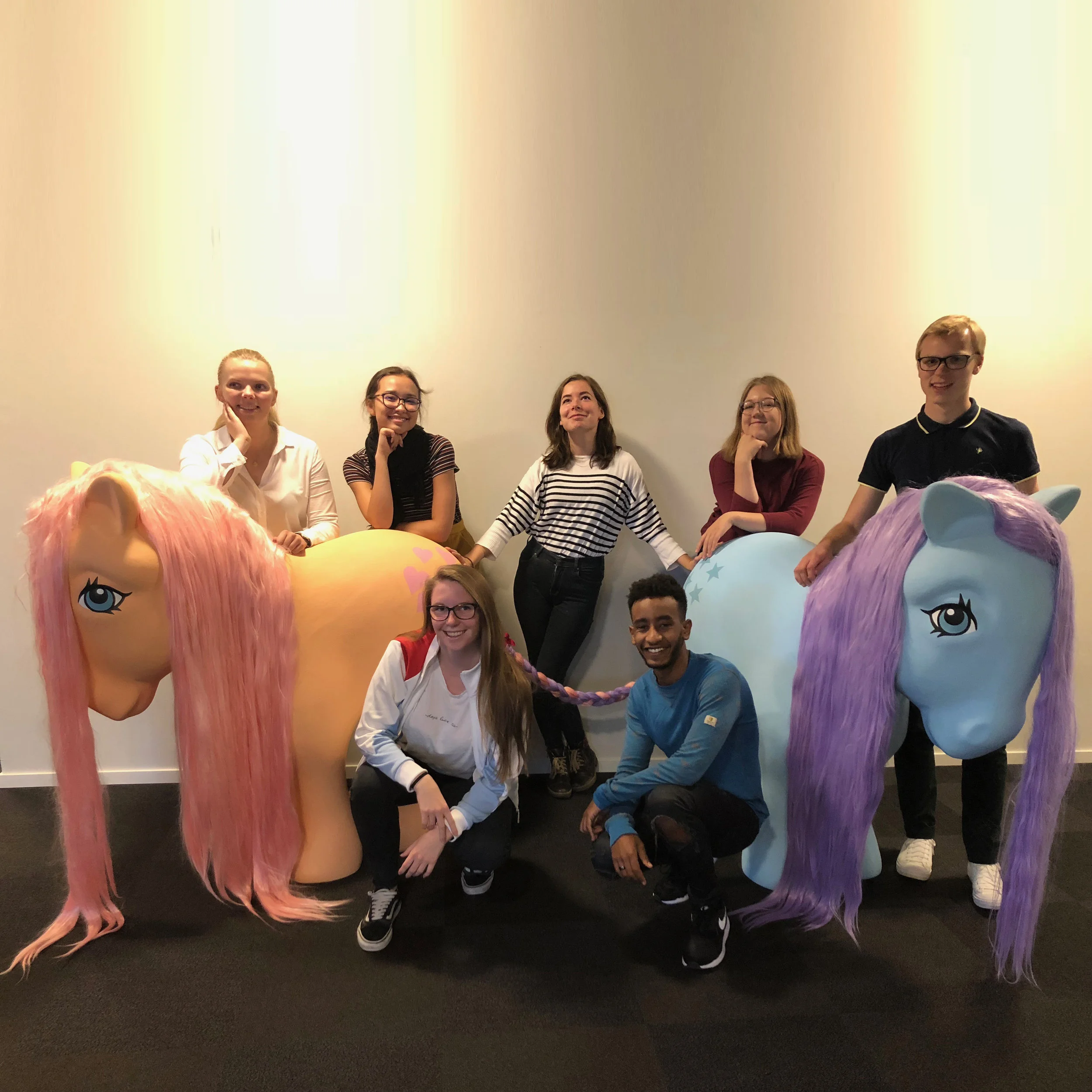 Ungdomsrådet og Peachy Blue (2016) av Anja Carr. Foto: Bente Aasheim