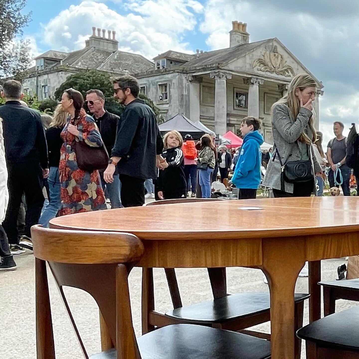 On Easter Monday - Vintage Market at the Mansion, 01 April at Beckenham Place Park 🌱🏛🐣
@beckenhamplace

50 great vintage dealers outdoors and inside the Mansion:

Mid 20th-century furniture, lighting, ceramics and homeware, original travel posters