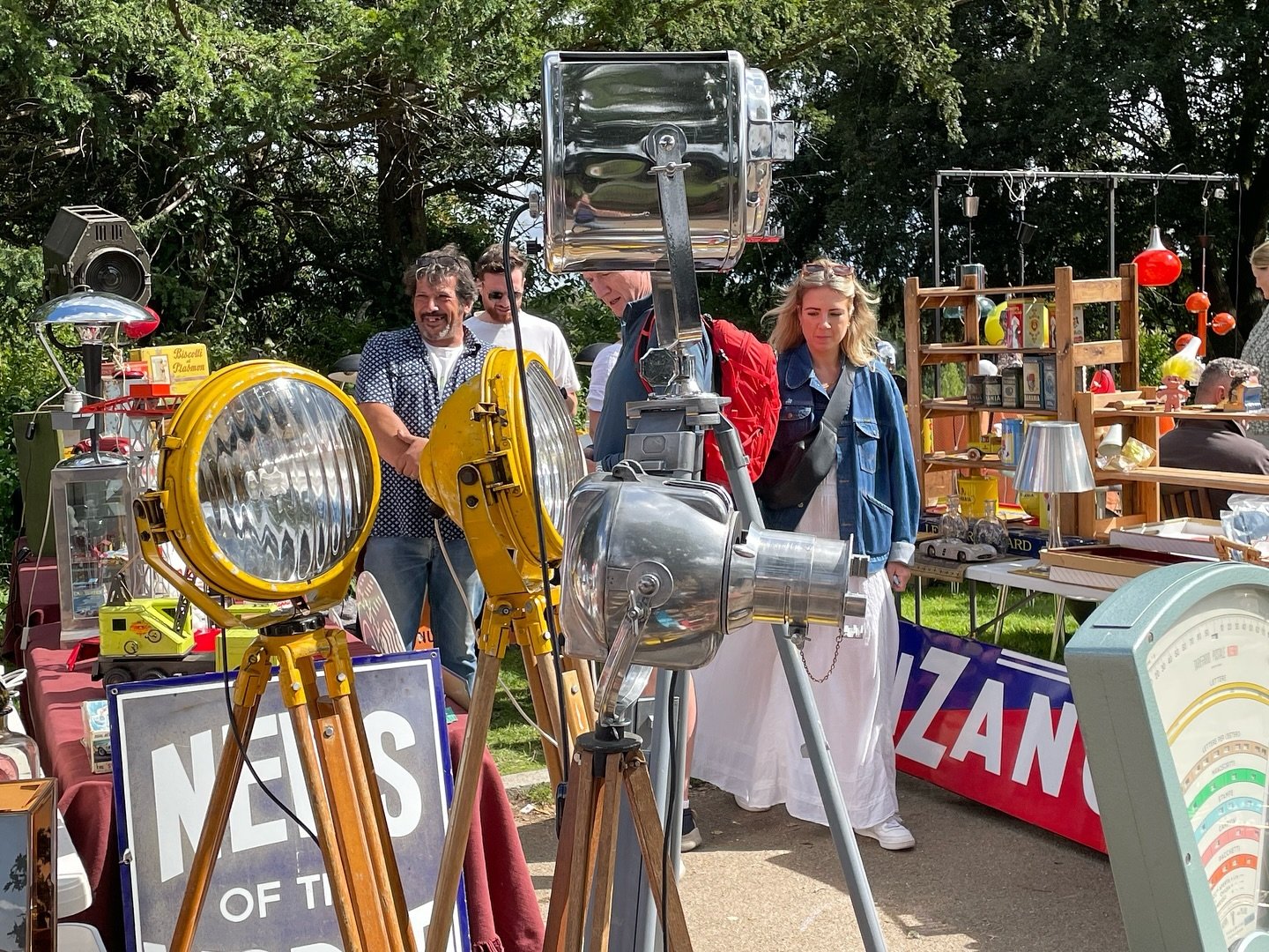 Vintage Market at the Mansion - Bank Holiday Monday 6th May
@beckenhamplace 🌿🏛☀️

50 great vintage dealers with thousands of things to discover including mid 20th-century furniture, lighting, ceramics and homeware, original 60s posters, prints, rec