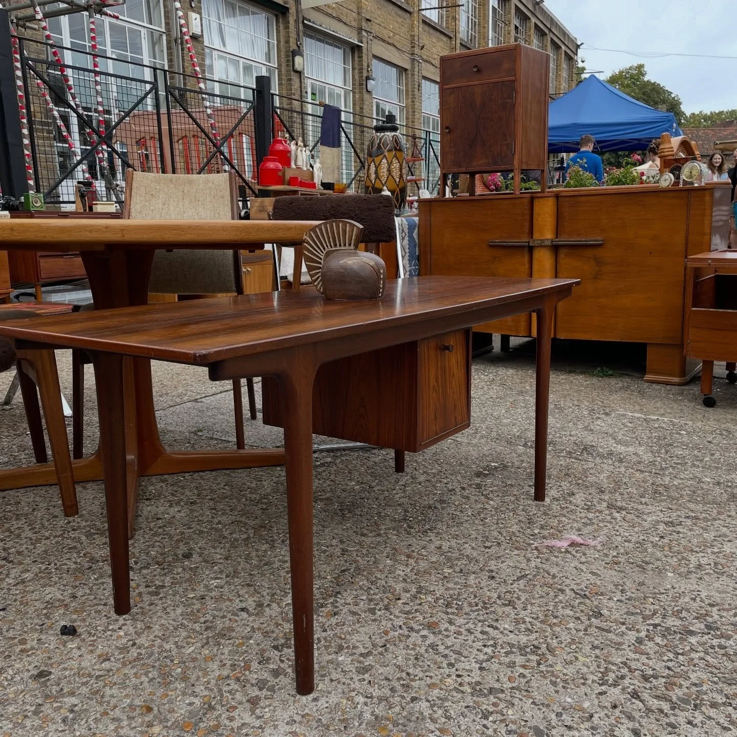 Tomorrow - Vintage Market at Merton Abbey Mills in South Wimbledon!

Vintage traders from across London, the south and further afield, will be gathered outside  with hundreds of amazing and unusual things to discover and buy. Around the piazza and be