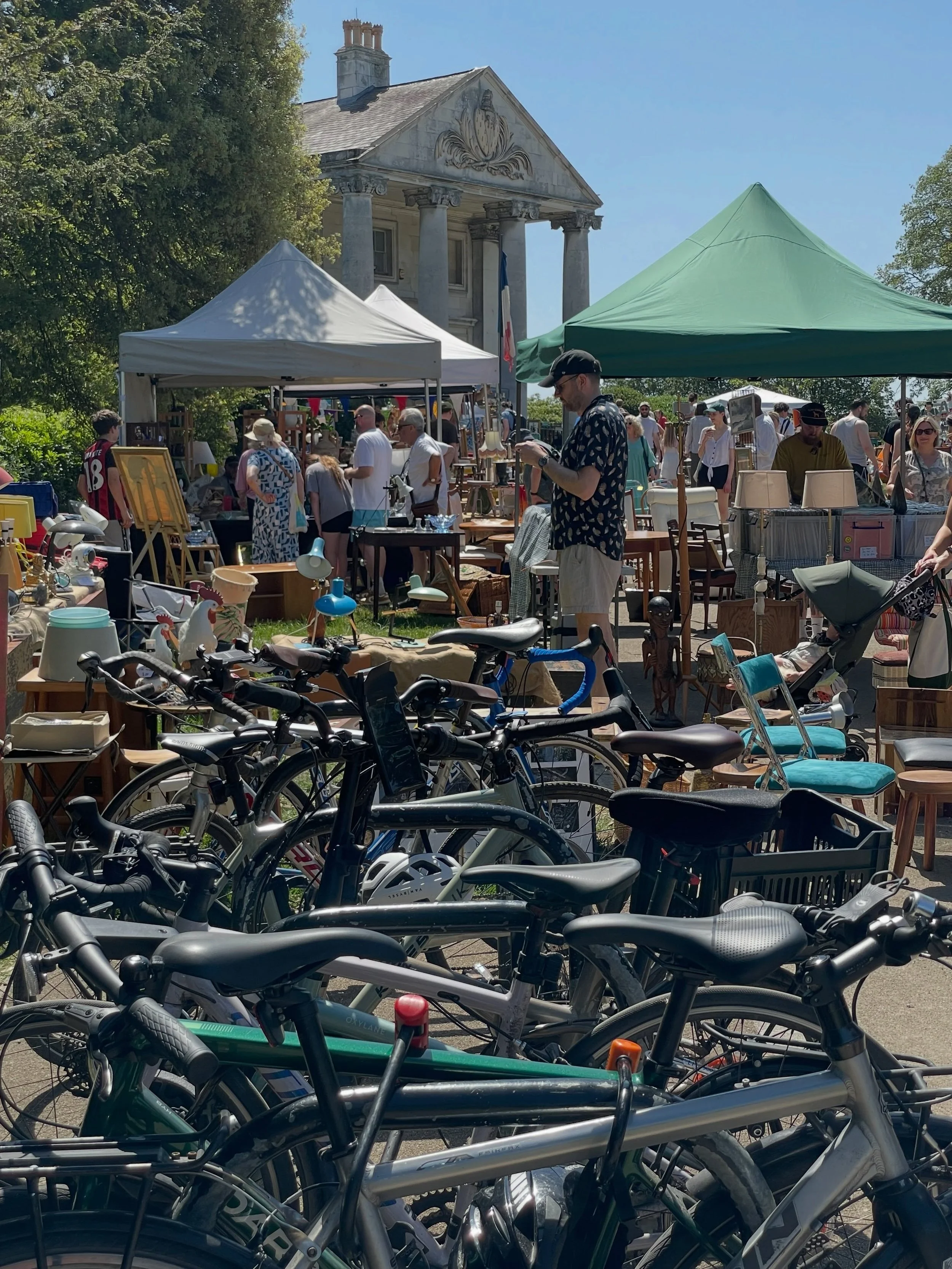 Today - Vintage Market at the Mansion in Beckenham Place Park ☀️🦜🌿

Sunday 19th July 🏛️@beckenhamplace 

50 great vintage dealers around and inside the Mansion with mid 20th-century furniture, lighting, ceramics and homeware, posters, prints, book