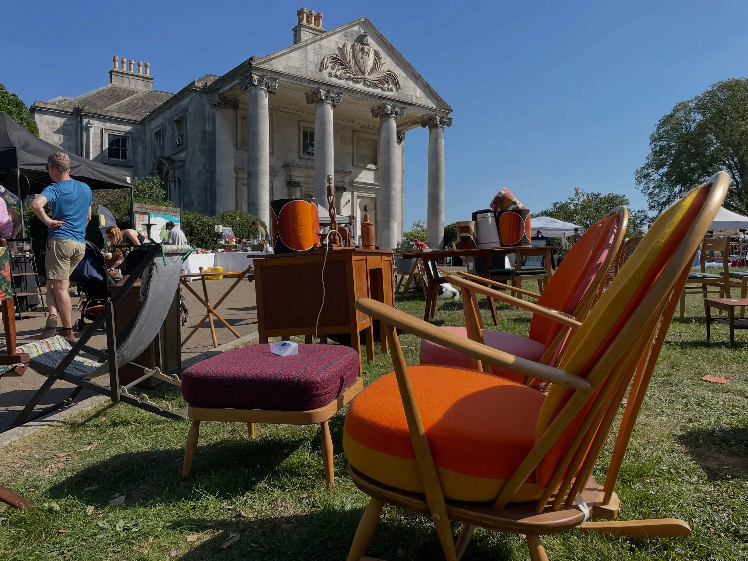 Just one more week until Vintage Market at the Mansion is back at beautiful Beckenham Place Park 🏛️🌿🦜

Sunday 19th July ☀️@beckenhamplace 

50 great vintage dealers around and inside the Mansion with mid 20th-century furniture, lighting, ceramics 