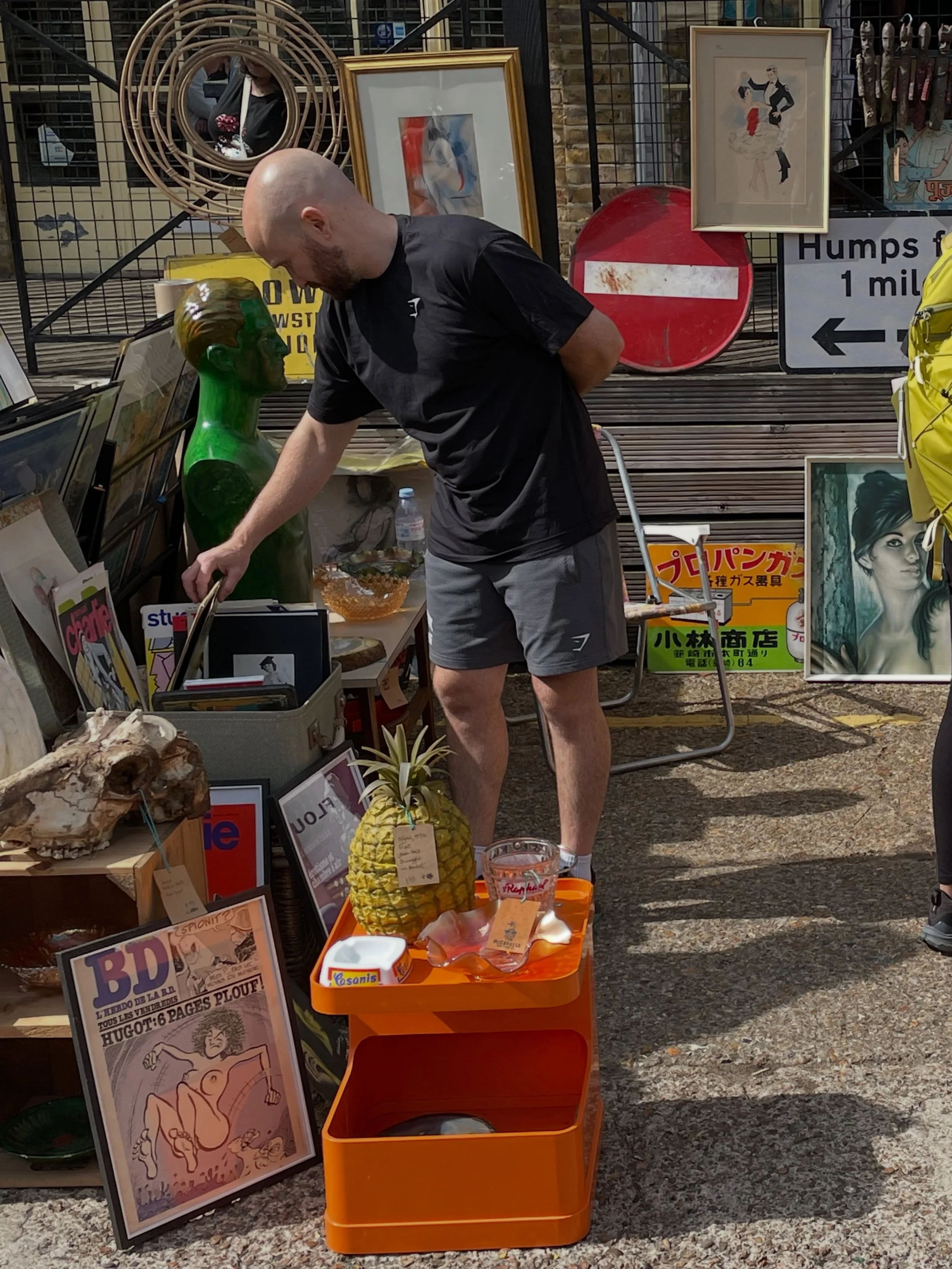 Today - Vintage Market at Merton Abbey Mills in South Wimbledon / Colliers Wood
@mertonabbeymills 

Vintage traders from across London, the south and further afield, will be gathered outside with hundreds of amazing and unusual things to discover and