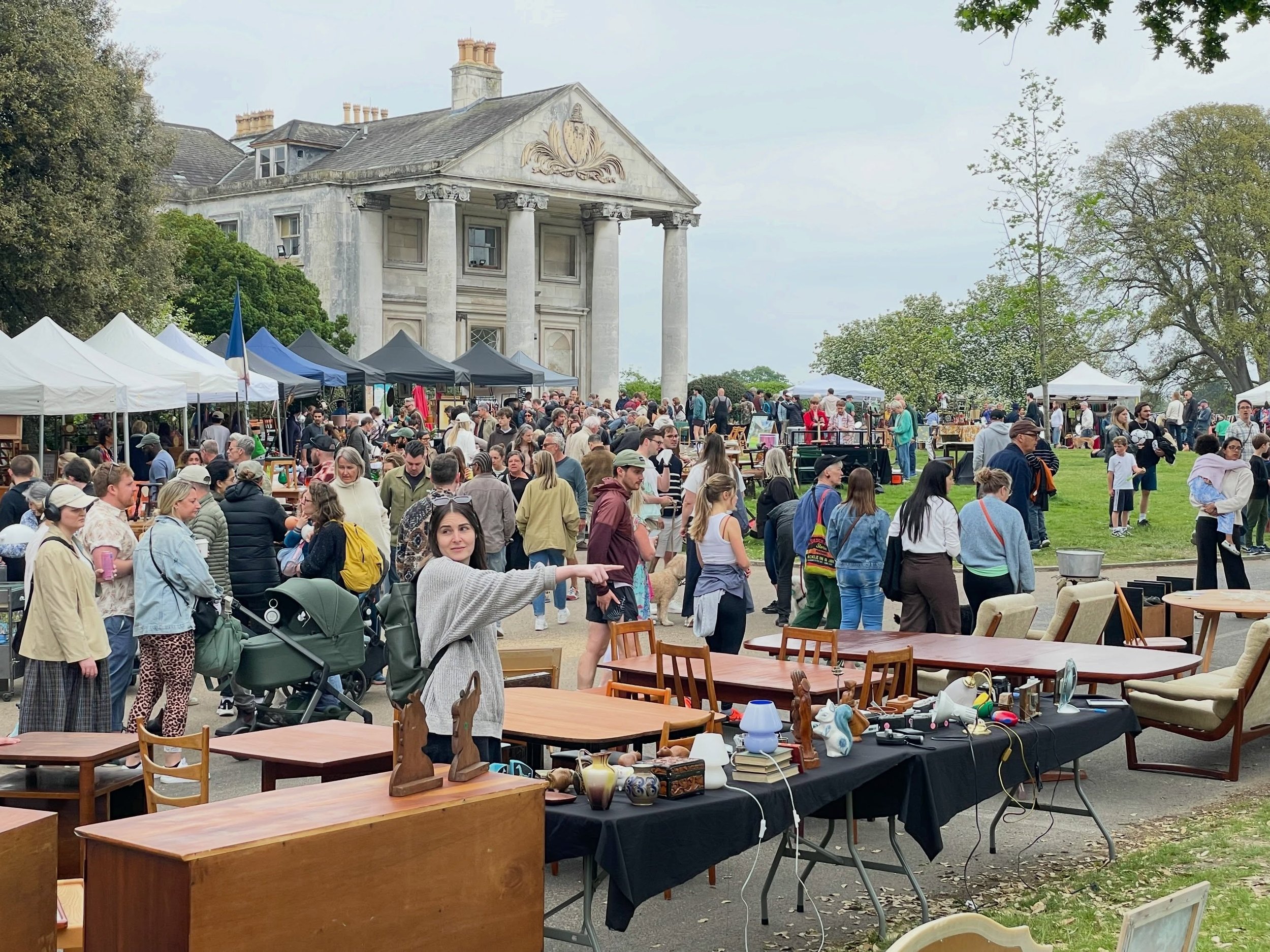 Today in south east London at Beckenham Place Park - Vintage Market at the Mansion! 🏛️🌿🐾

Bank Holiday Monday 31st August ⛅️@beckenhamplace 

50 great vintage dealers outside, and inside the Mansion, with plenty of Mid 20th-century furniture, ligh