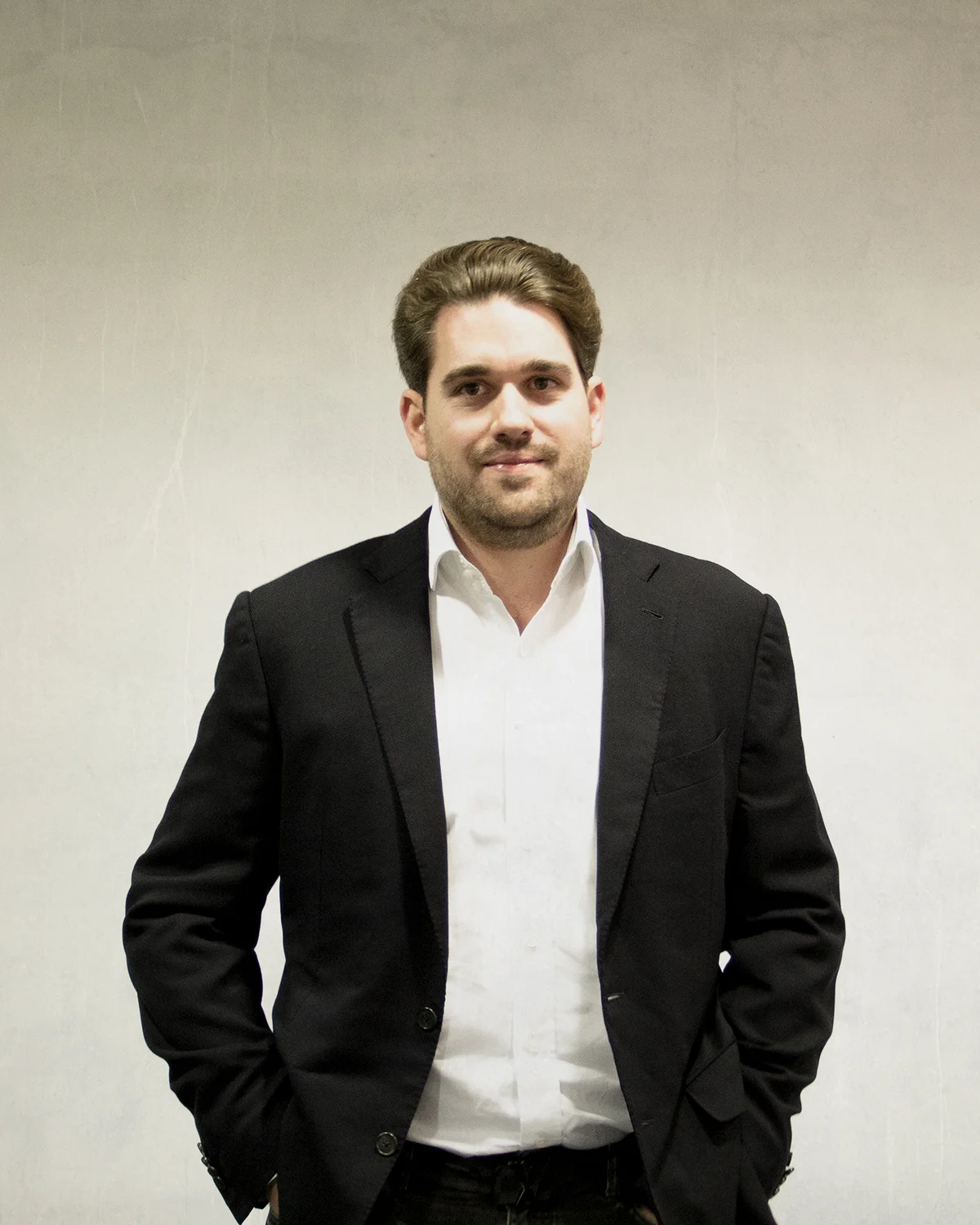 DANIEL KELTSCHA General Director & Head of Sales T: +43 1 318 55 22-210 F: +43 1 318 55 22-900 E: daniel.keltscha@multigate.at