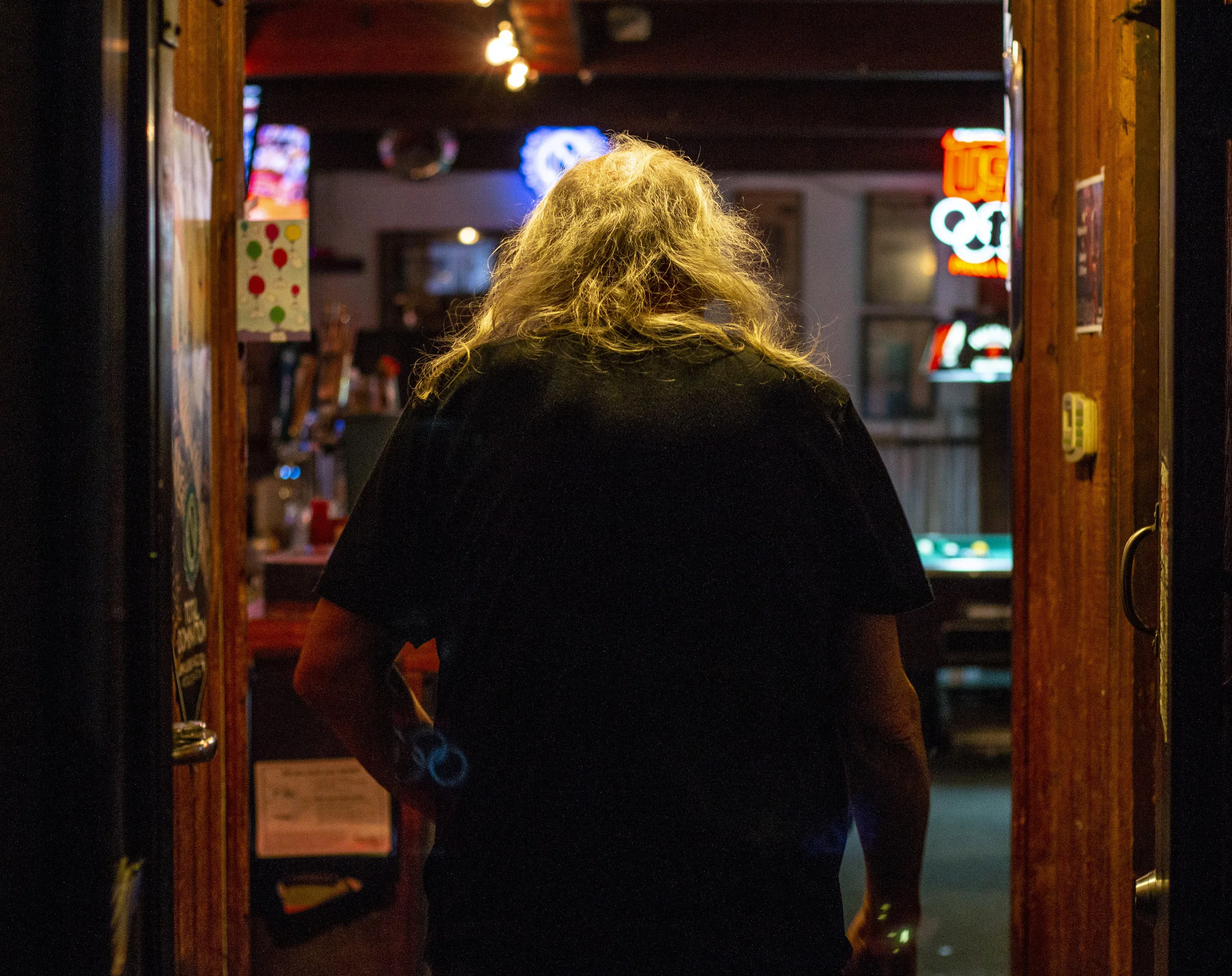 Finished with his break, Ibach walks back into Mulligans to finish out his performance for the night. Ibach said, “I have fun playing here so I’m not going to quit until I’m either too old or not healthy enough.” The aspects of performing at Mulliga