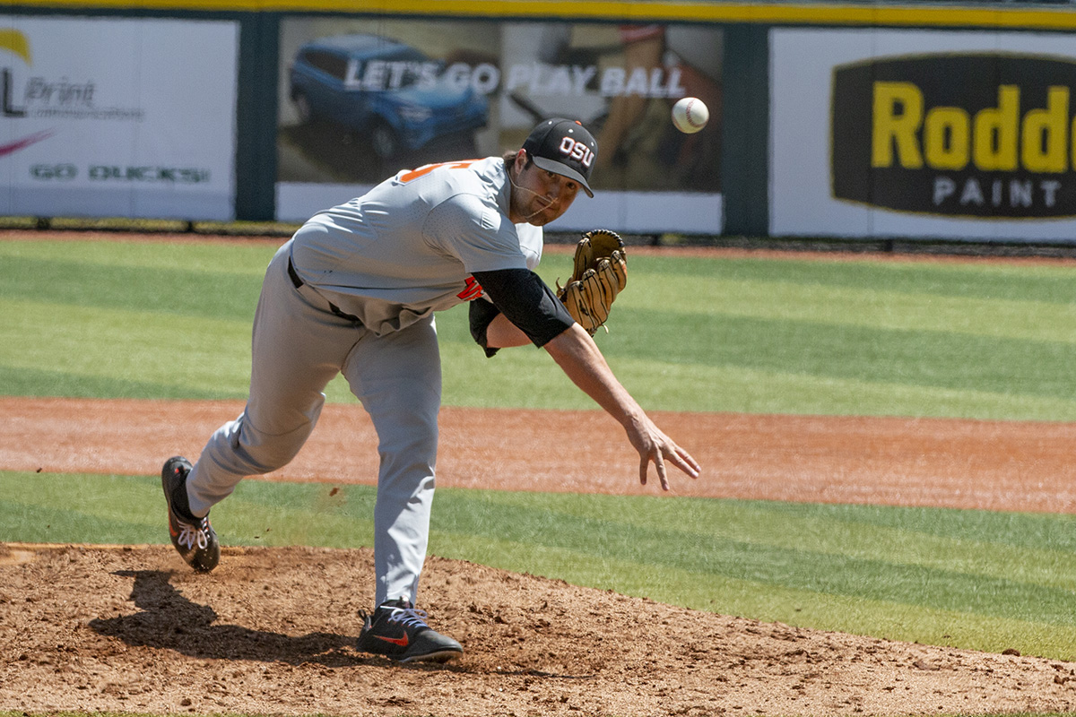  Oregon State University Beavers pitcher Joey Mundt (#25) pitches the ball to a University of Oregon Ducks batter. The University of Oregon answered back to yesterday’s loss by defeating Oregon State University 3 – 2 in an evenly matched game between
