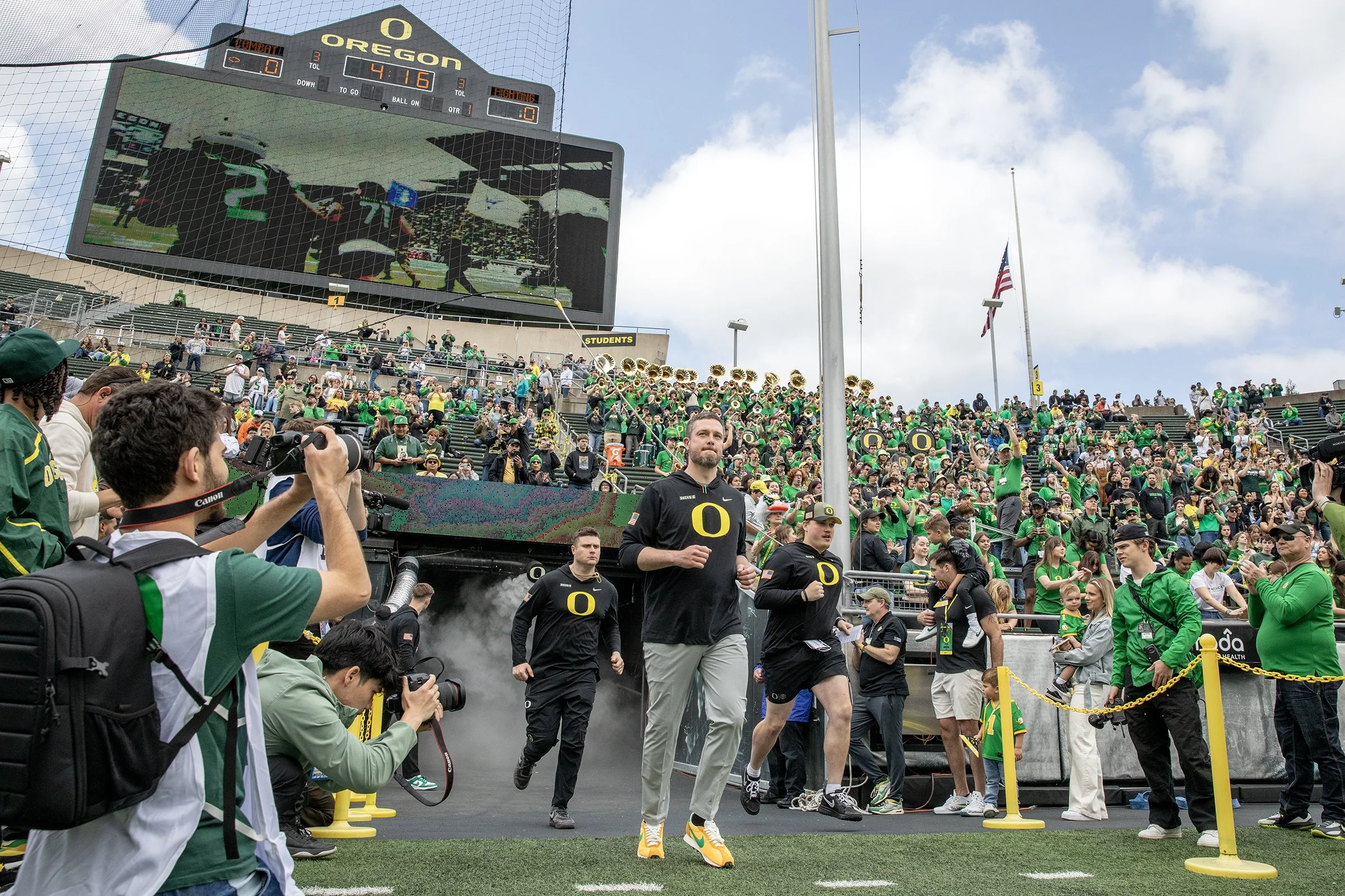  University of Oregon Ducks Head Coach Dan Lanning runs on to the field at Autzen Stadium before the start of the UO Spring Game. The Fighting Ducks (white jerseys) defeated the Combat Ducks (black jerseys) 24-20 in the University of Oregon Ducks' an