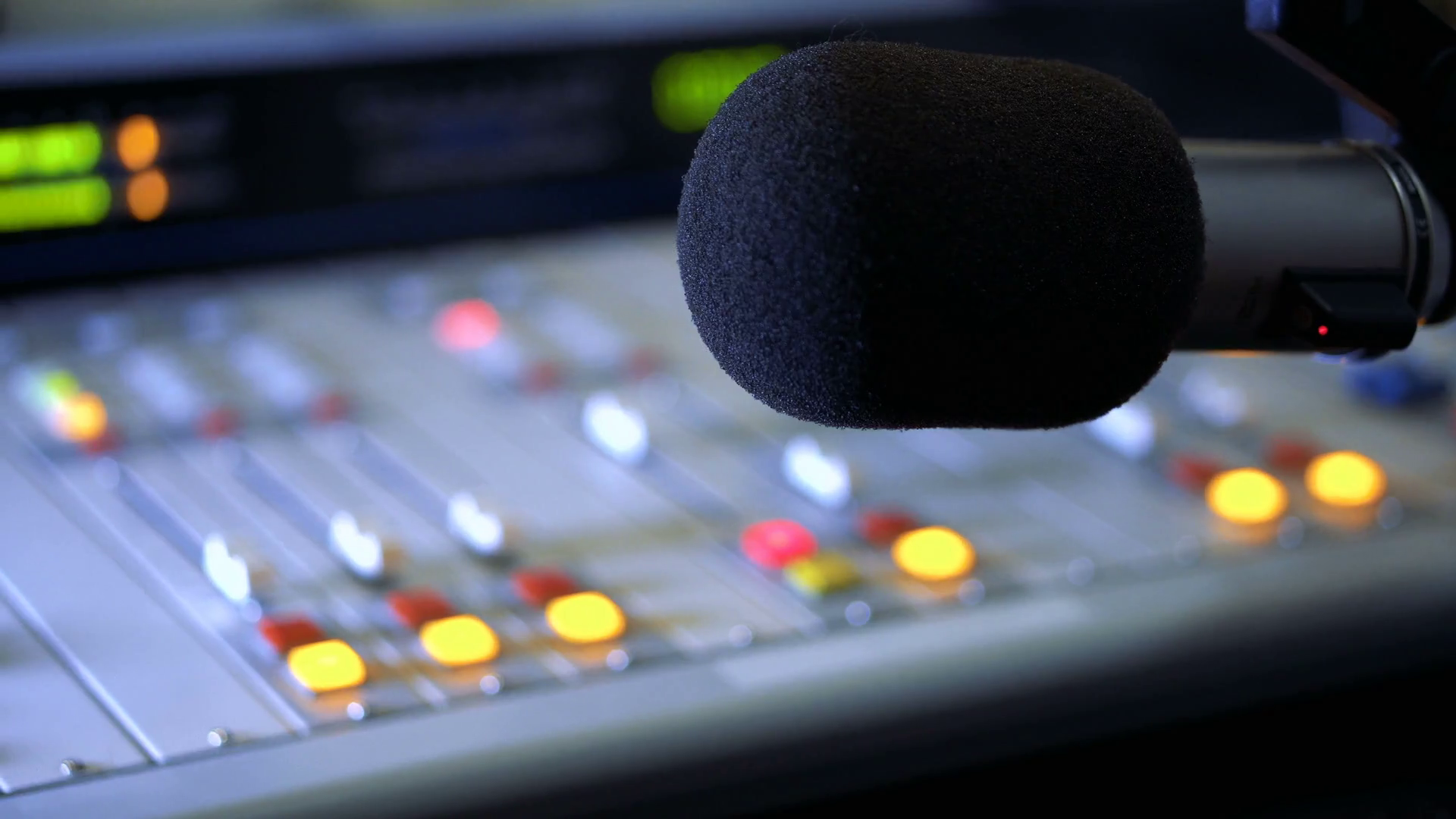sound-mixer-and-microphone-in-the-broadcasting-studio-on-radio_r8sehtull_thumbnail-full01.png