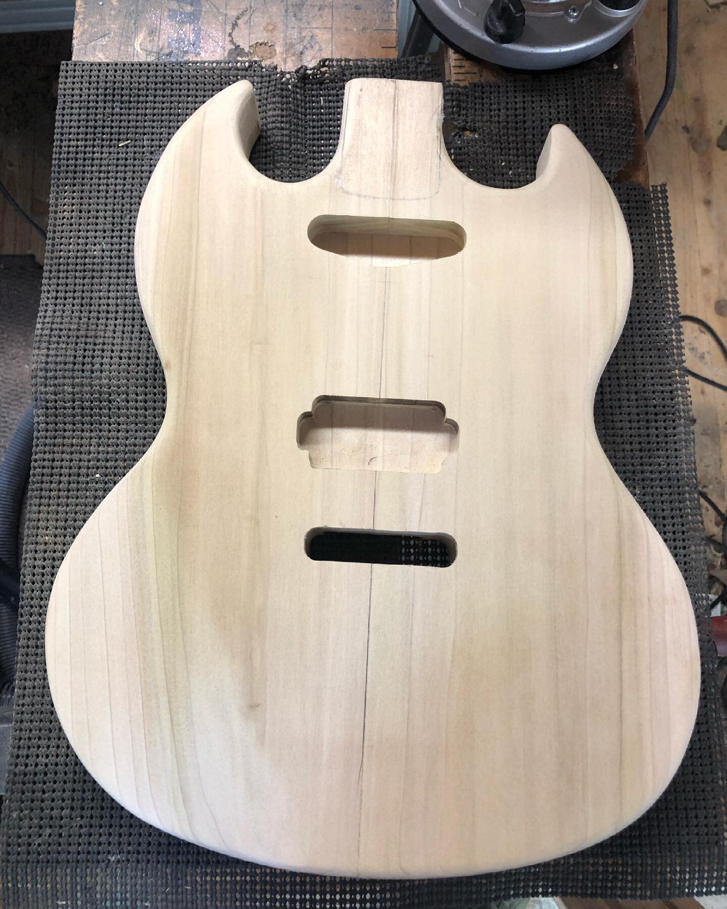 So pickup and tremolo cavities are now in the current build 👍
&middot;
🙂 For more info on my guitars go to www.mayburyguitars.com #stratocaster #guitar #luthiery #boutiqueguitars #strat #guitarbody #handmadeguitar #sgguitar #luthier #customguitars 