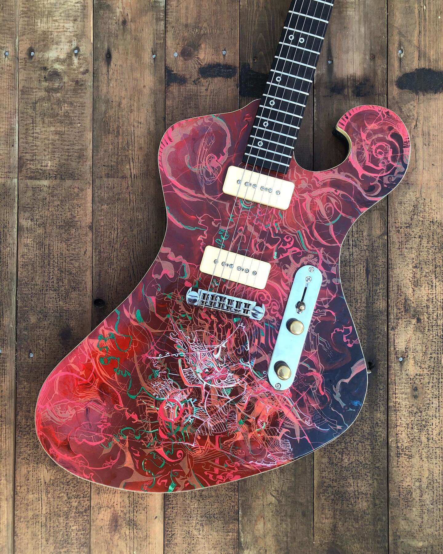 Going back to last year, I did this amazing collaboration with @eddierifkind. Truly amazing art work combined with a custom built guitar that plays and sounds amazing 🙂😍😁
.

 #art #fineart #acrylicpainting #abstractart #abstractpainting #collabora