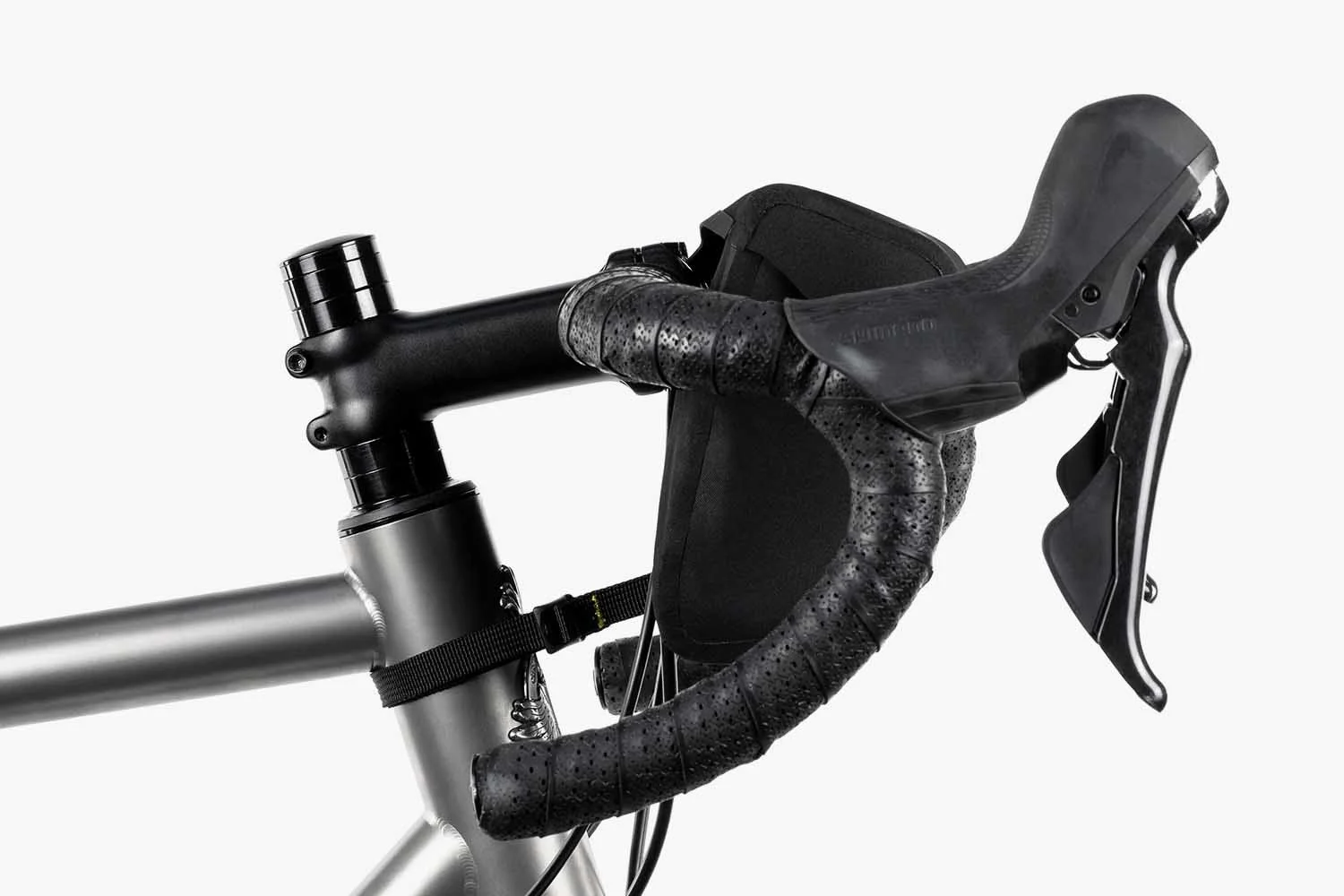 apidura-racing-handlebar-mini-pack-2.5l-on-bike-3-1.jpg