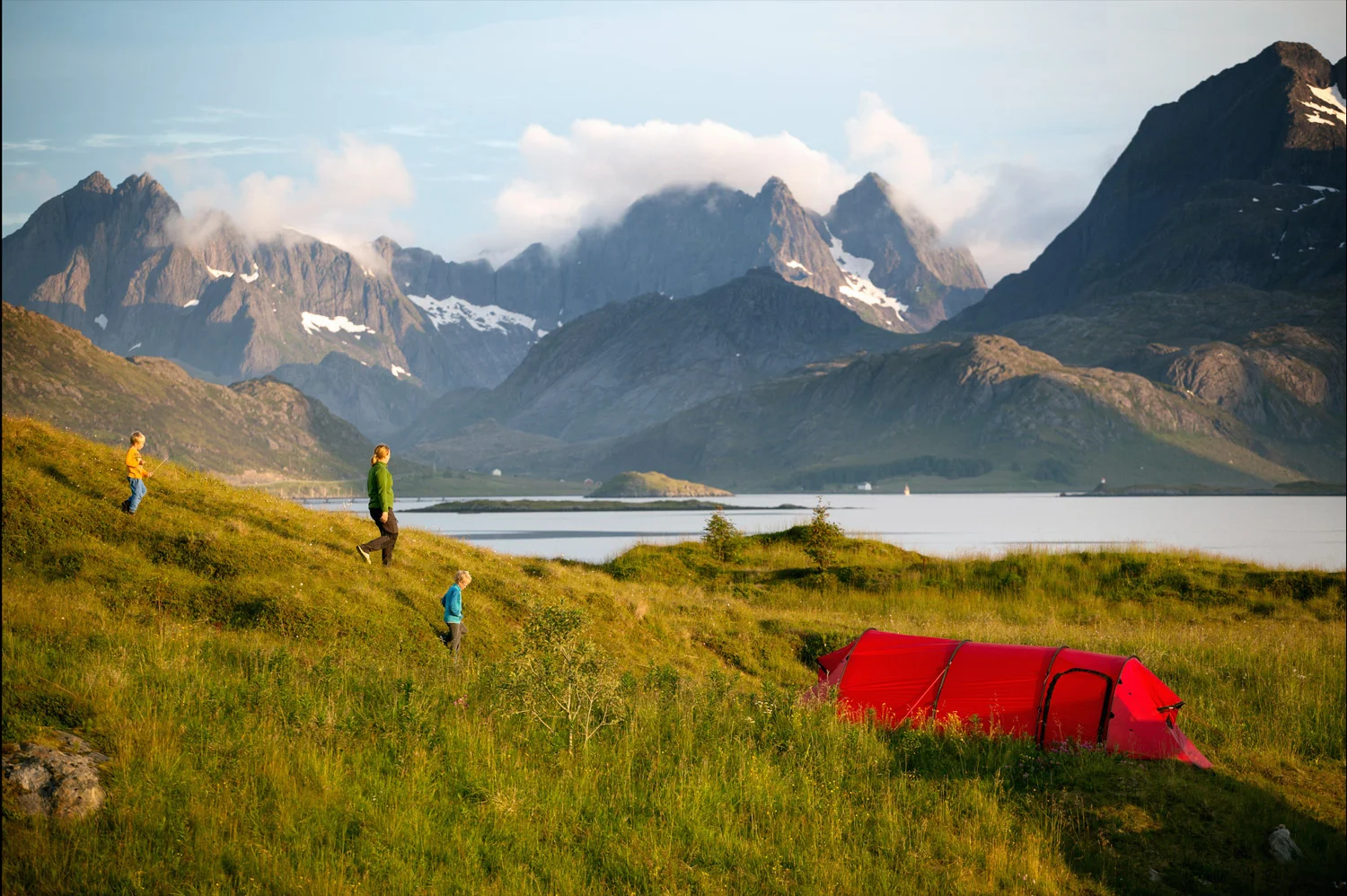 Fotturer, sykkelturer, ski, og klatring FRILUFTSLIV TURER I LOFOTEN