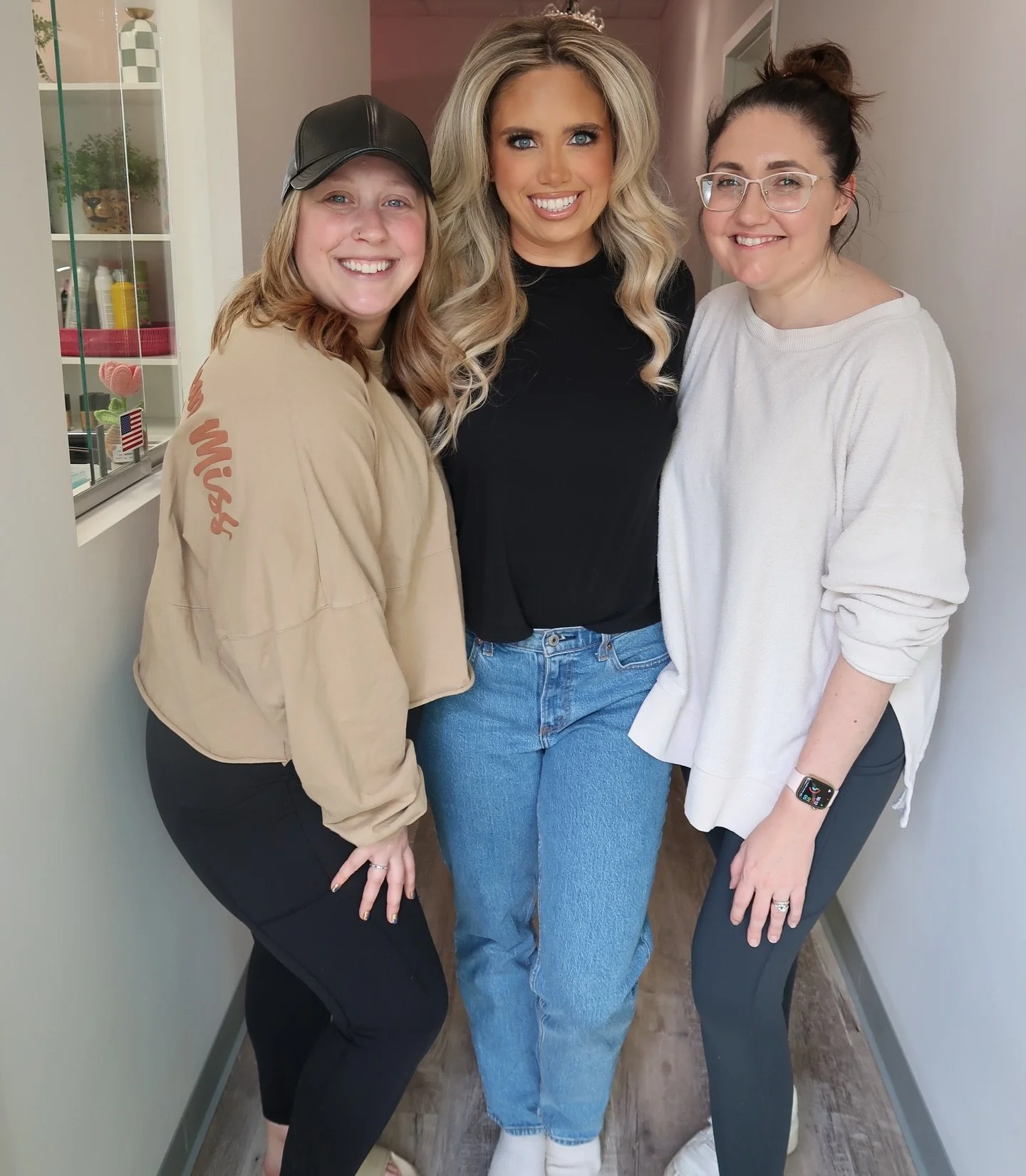 I can&rsquo;t wait to show y&rsquo;all the magic we created today with my faves !!! Such fun looks and a surprise guest in some of them🤫😉 

Thank you for your friendship &amp; artistry! @meagangilbertphoto &amp; @ashleyurbanartistry

#mao #missamer