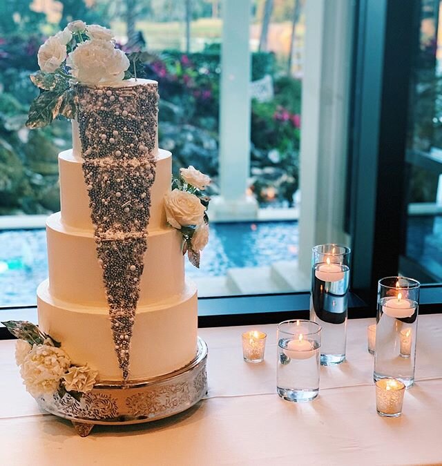 We offer in-house wedding cake from our talented pastry chefs 🥰 🎂  #hrgcweddings