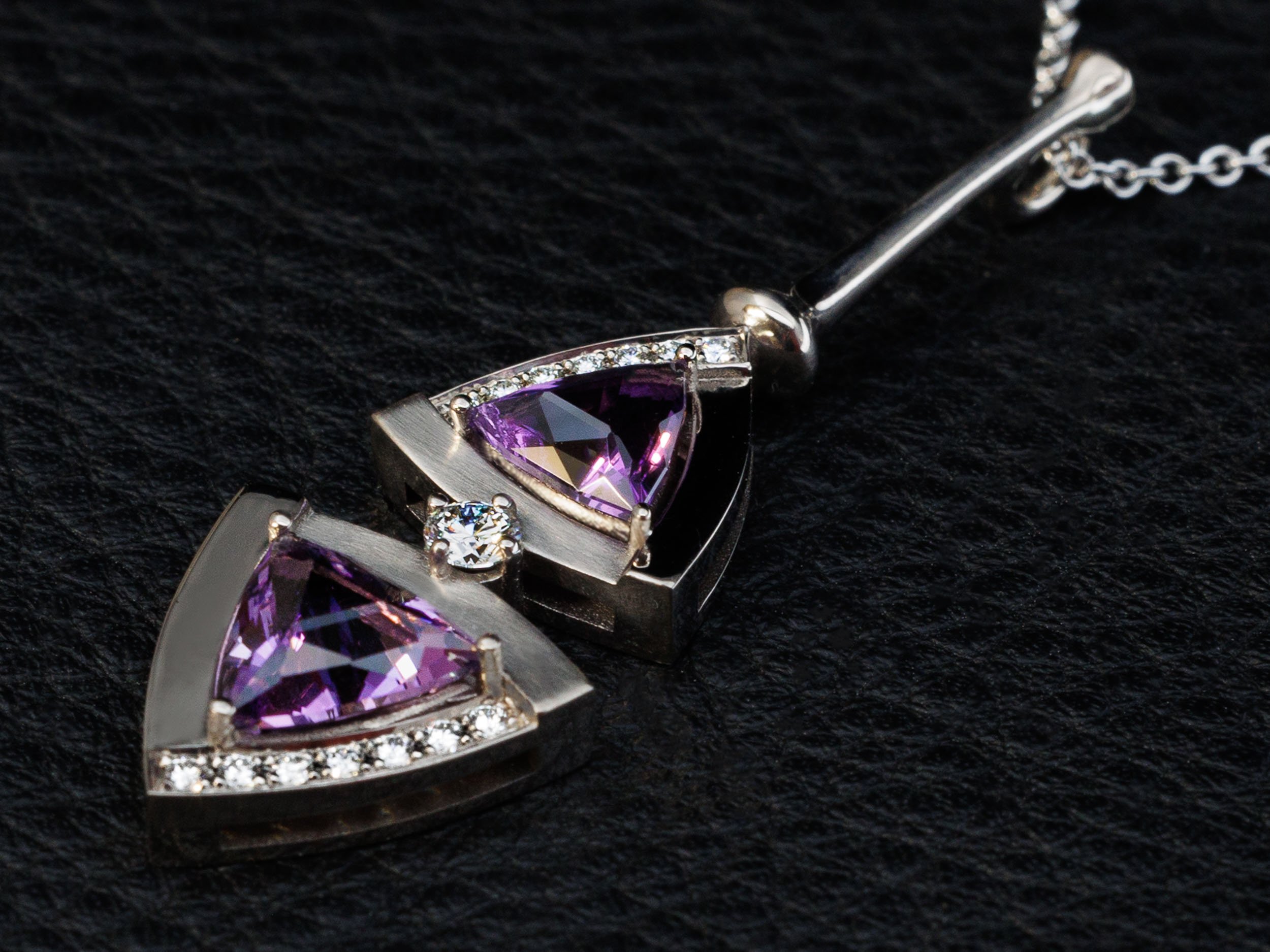 pendentif-or-blanc-amethystes-diamants