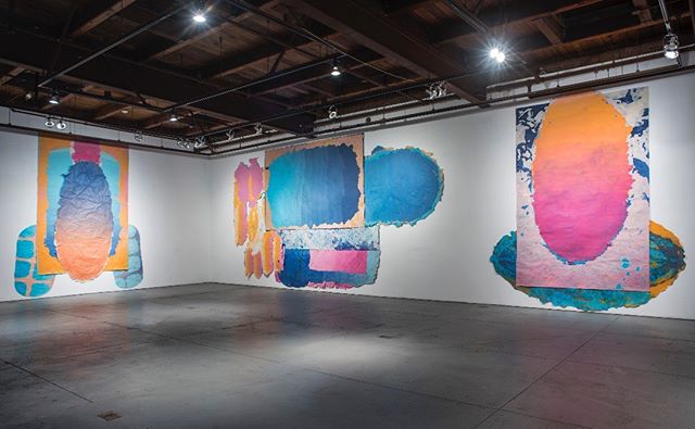 @honghongstudio  builds colorful and monumental compositions using paper pulp. These large-scale works record the shifting conditions of time and environment as they cure outside over many hours. Hong is fascinated both by things that change over tim