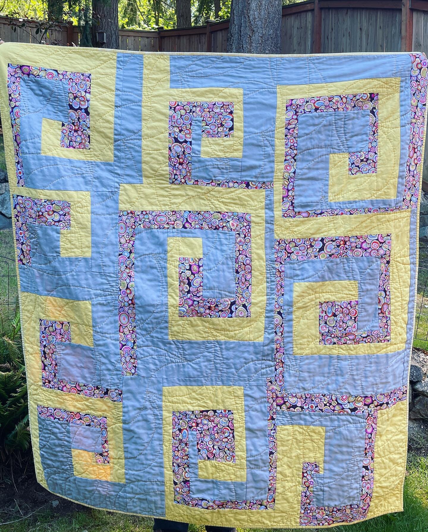 All done. Hand quilted with paisley pattern which is not that obvious but I do like how it came out. Soft and cuddly
This was started in @sherrilynnwood  workshop &ldquo;Building Rhythmic Structures&rdquo;
#improvquilt #bravepatchschool #handquilting