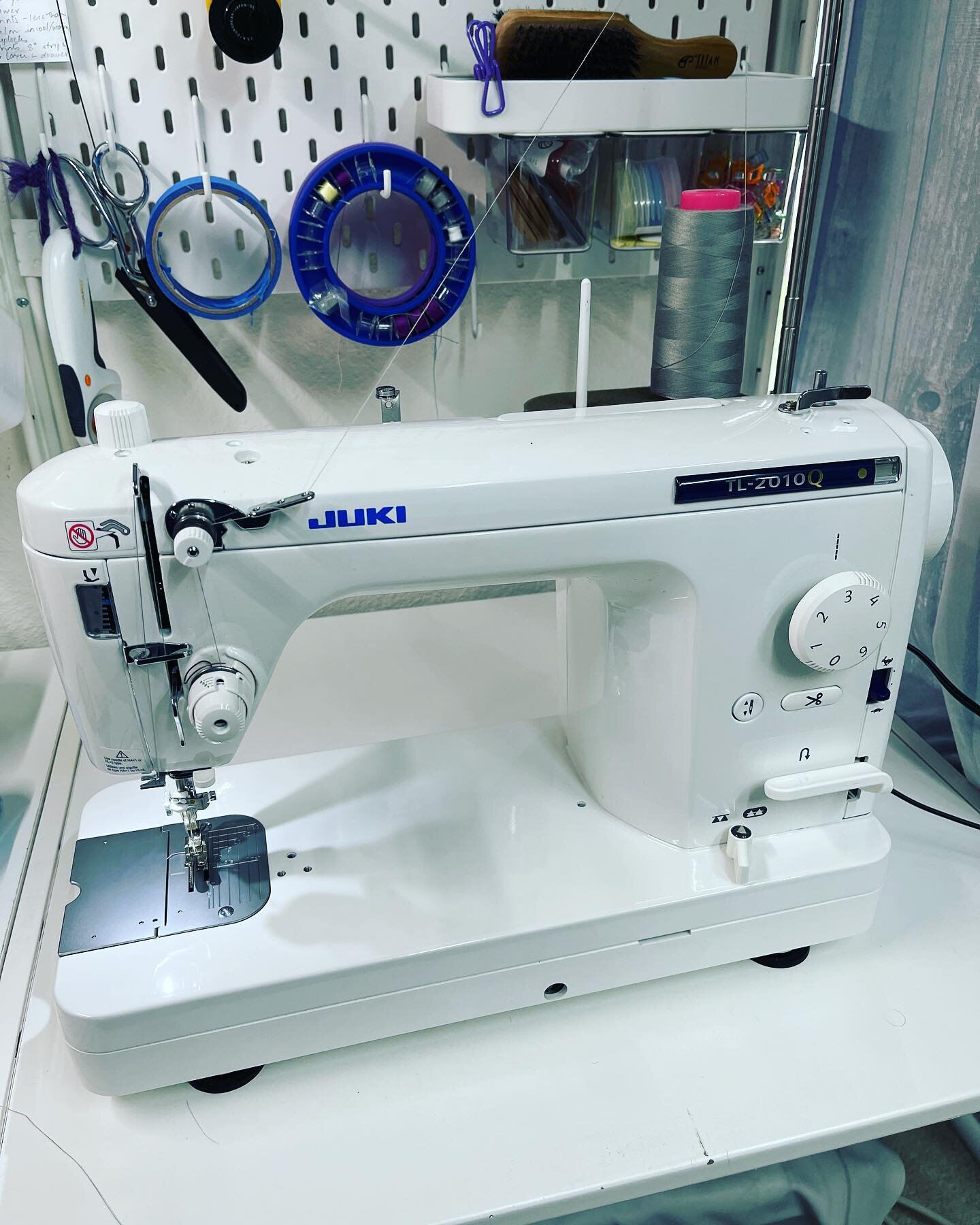 Someone got a new toy 🙈.. New to me anyway. #juki #sewing #quilting