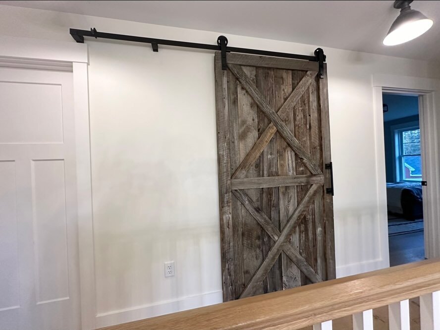 In the spring of 2021, Ahran and Stephanie from Hollis, NH were in the process of having their new home built. Now it is such a beautiful home ready for the holidays! The Barndoorist was approached to create two identical sets of divider doors using 