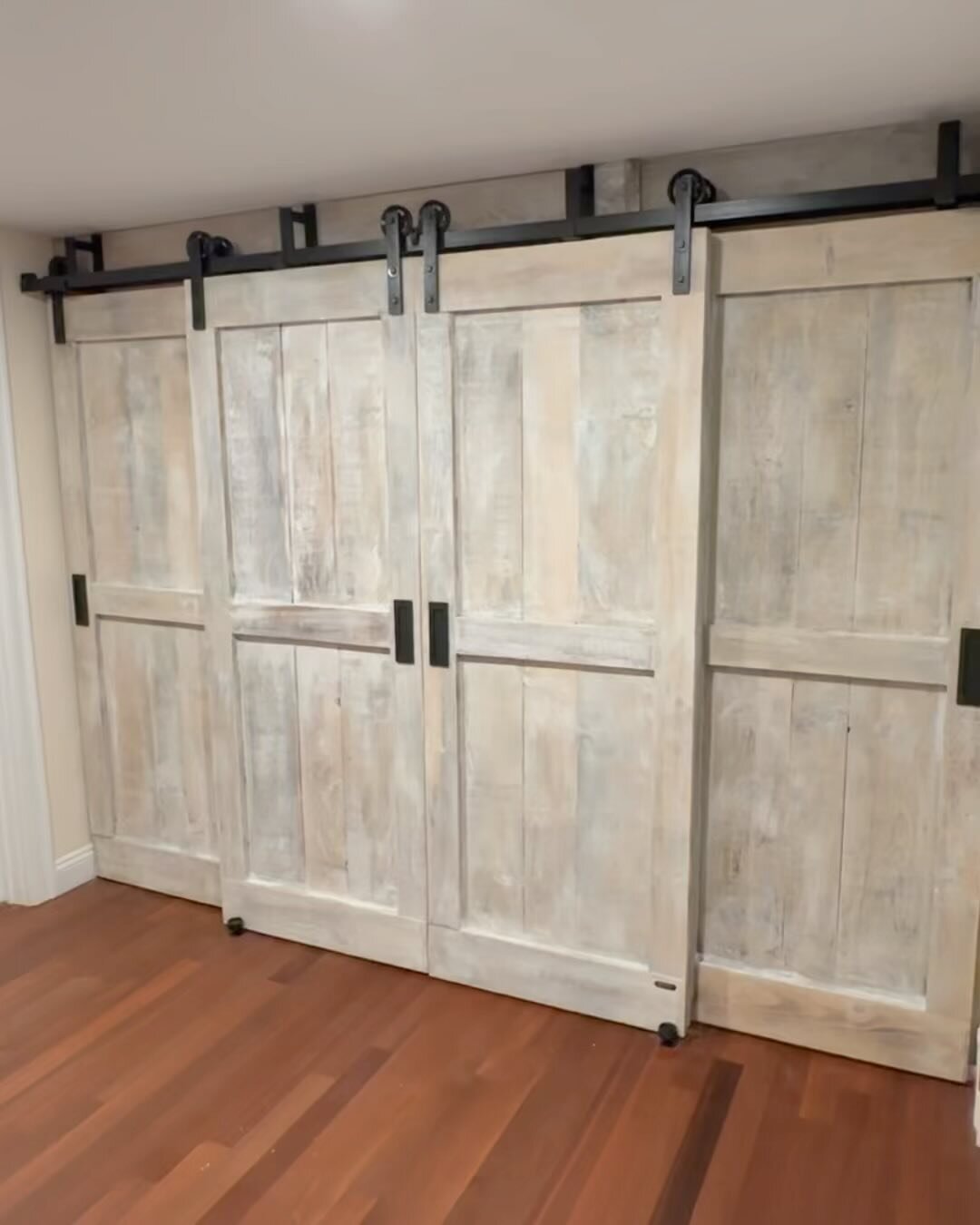 Alex &amp; H&eacute;l&egrave;ne from Lexington, MA have been renovating their home for quite some time and had plans to make a large full sized closet in a wide hall space near the master bedroom. 

They asked The Barndoorist to frame an area so the 