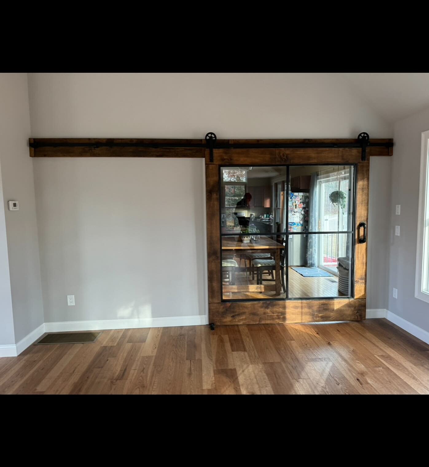 Sharon had been thinking about a large custom barn door to separate her family kitchen space and the newly constructed great room that Paul @ lemieuxconstruction recently finished, and what a great room it is! 

The Barndoorists created a 7 feet tall