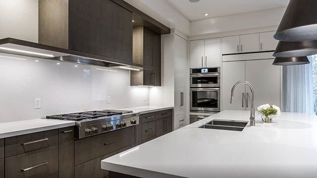 Feeling dark and dreamy in this basement spice kitchen. 📸 @alexirishassociates 
#topnotchcabinets #topnotchoakville #topnotch #kitchendesign #kitchendesigners #kitchendesigner #kitchens #kitchensofinsta #kitchensofinstagram #spicekitchen #contrast #