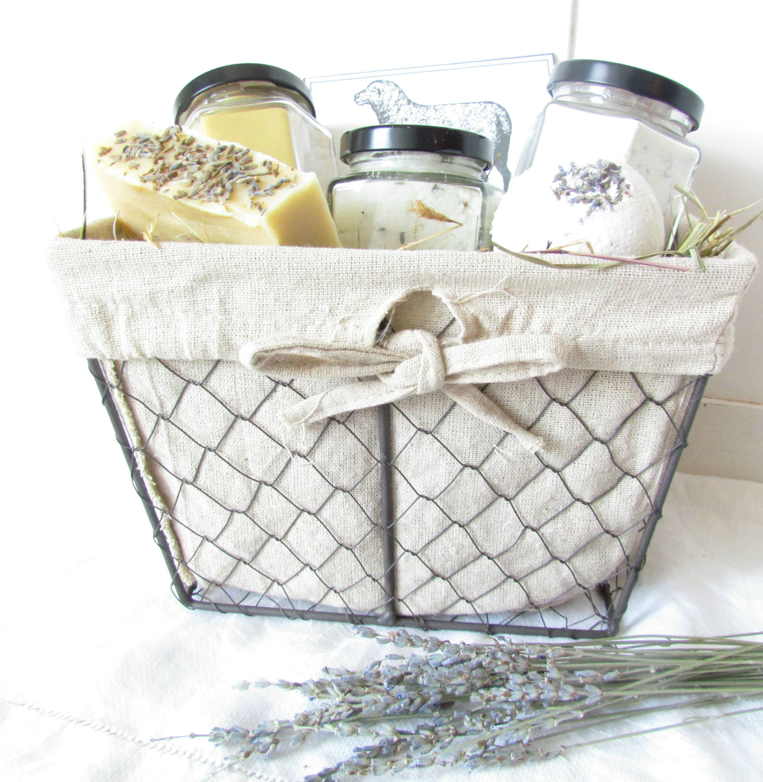 Relaxing English lavender sheep milk gift basket