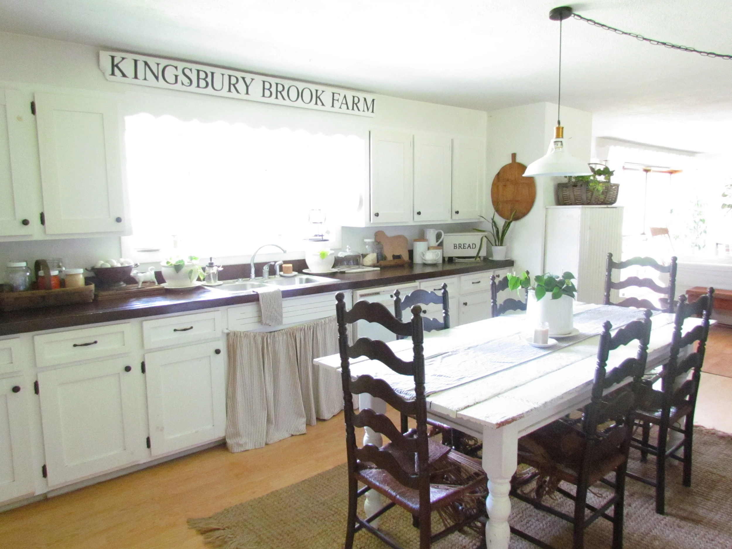How to Make Laminate Countertops Look Like Wood For Less Than $100.00