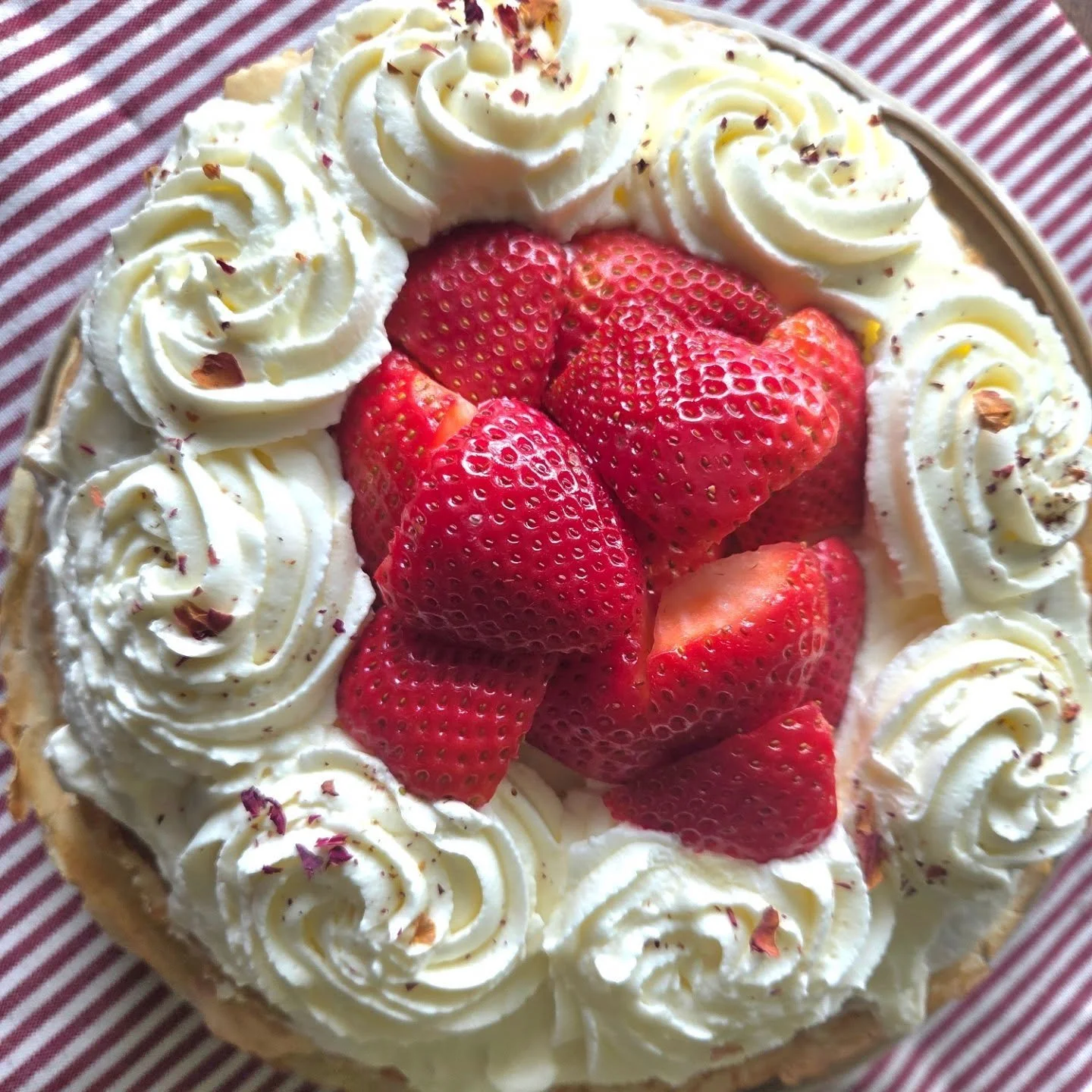 We have a mouth-watering strawberry-rose cr&ecirc;pe cake on the menu today.  The Sheep Shop Caf&eacute; and Farm Store is open on Saturdays from 10 - 5.  Looking forward to your visit 🐑🐑🐑