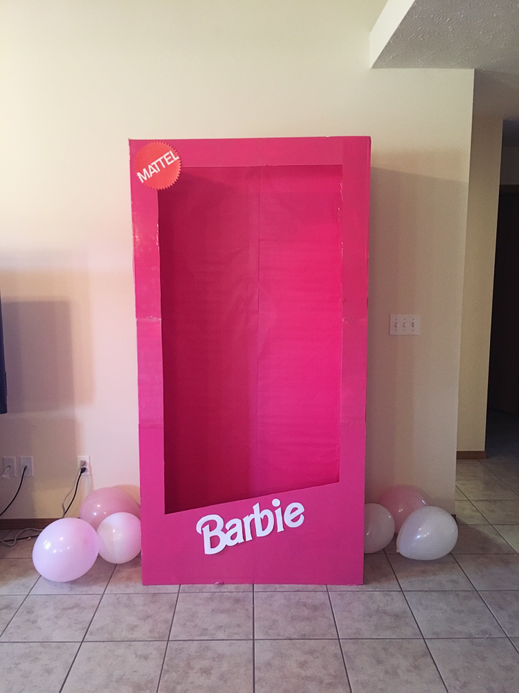 diy barbie box photo booth