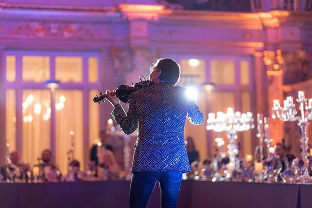 Showman 🎻
.
.
.
@hoteldeparismc @gala_organisation
#swanband #liveband #liveentertainment #dance #fun #bestbirthdayever #internationalband #luxuryband #luxuryparty #liveperformance #eventing #luxuryevent #monaco #luxuryentertainment #privateparty #l