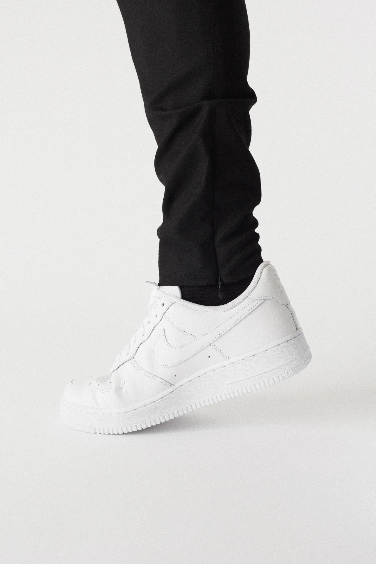 marius_paris:lookbook:pants:double_pleats_black_wool_city_trouser_3.jpg
