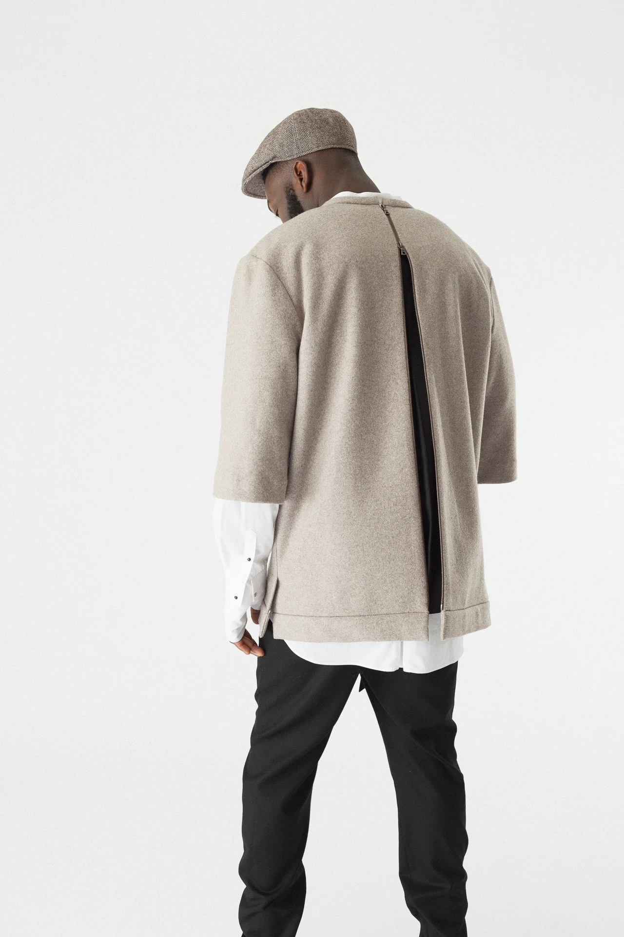 marius_paris:lookbook:sweatshirt:oversized_three_quarter_sleeve_beige_wool_sweatshirt_1.jpg