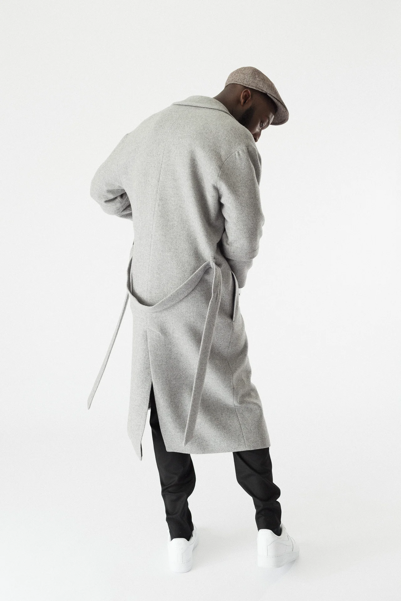 marius_paris:lookbook:coat:oversized_grey_cashmere_coat_2.jpg
