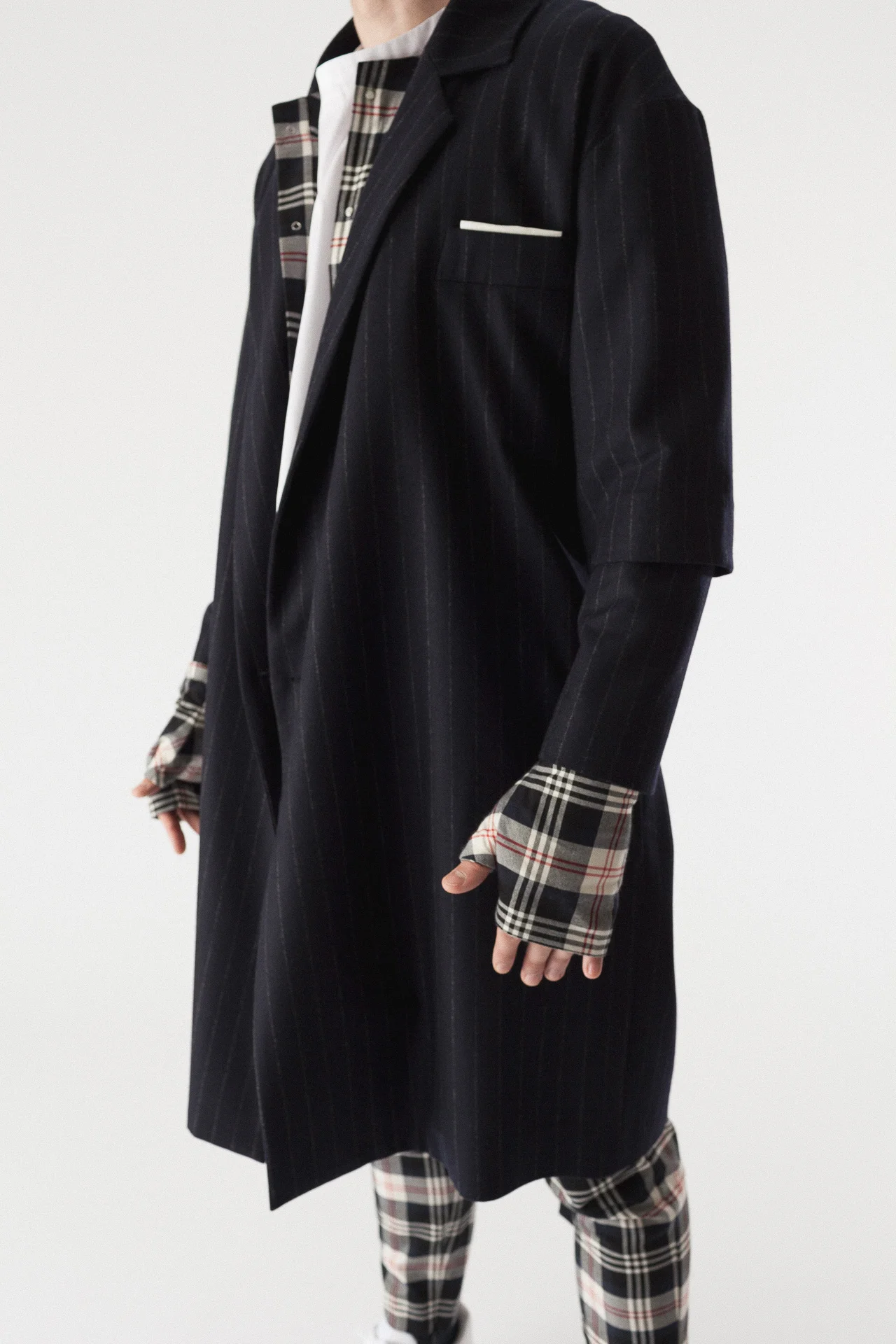 marius_paris:lookbook:coat:oversized_blue_wool_kimono_9.jpg