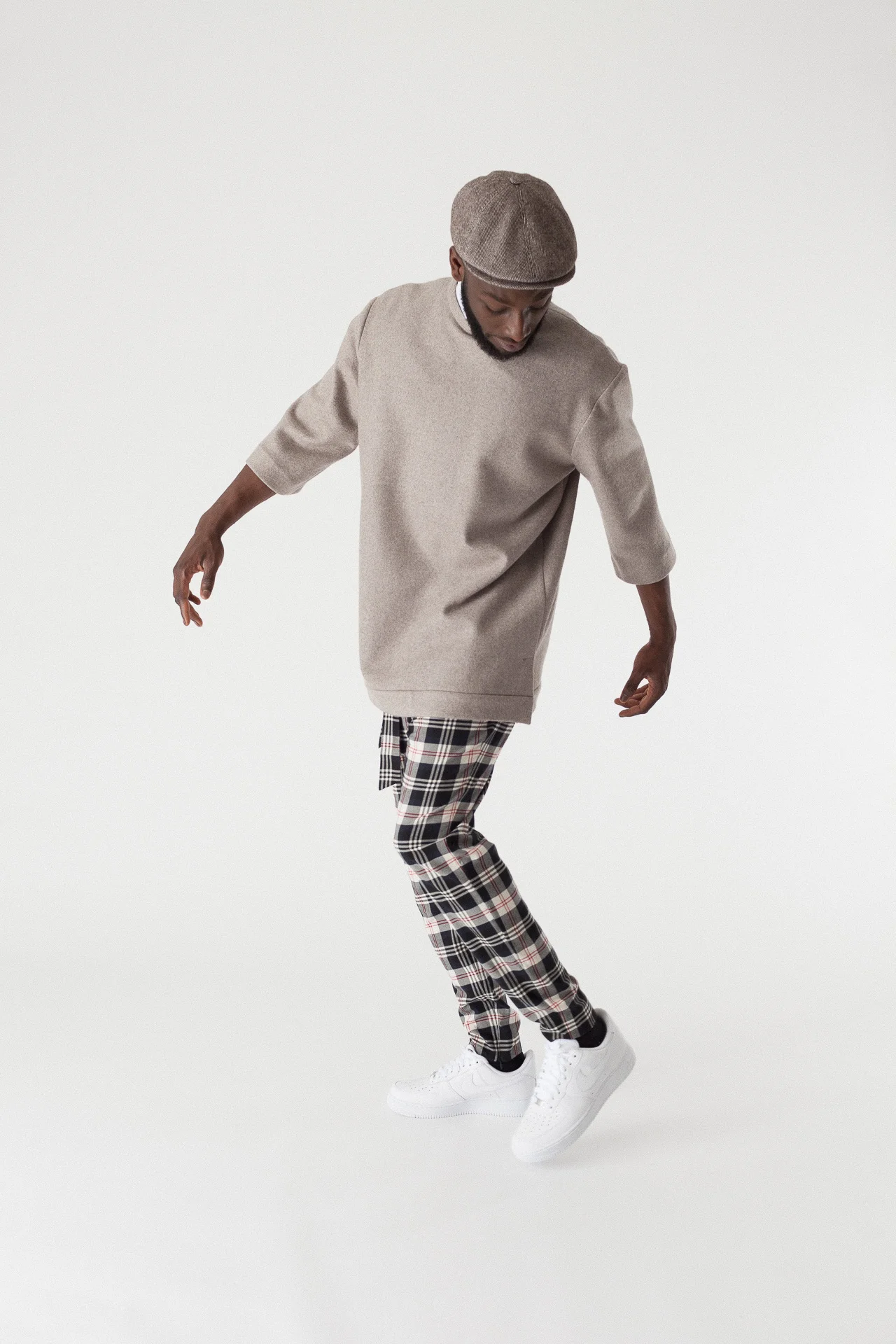 marius_paris:lookbook:sweatshirt:oversized_three_quarter_sleeve_beige_wool_sweatshirt_3.jpg