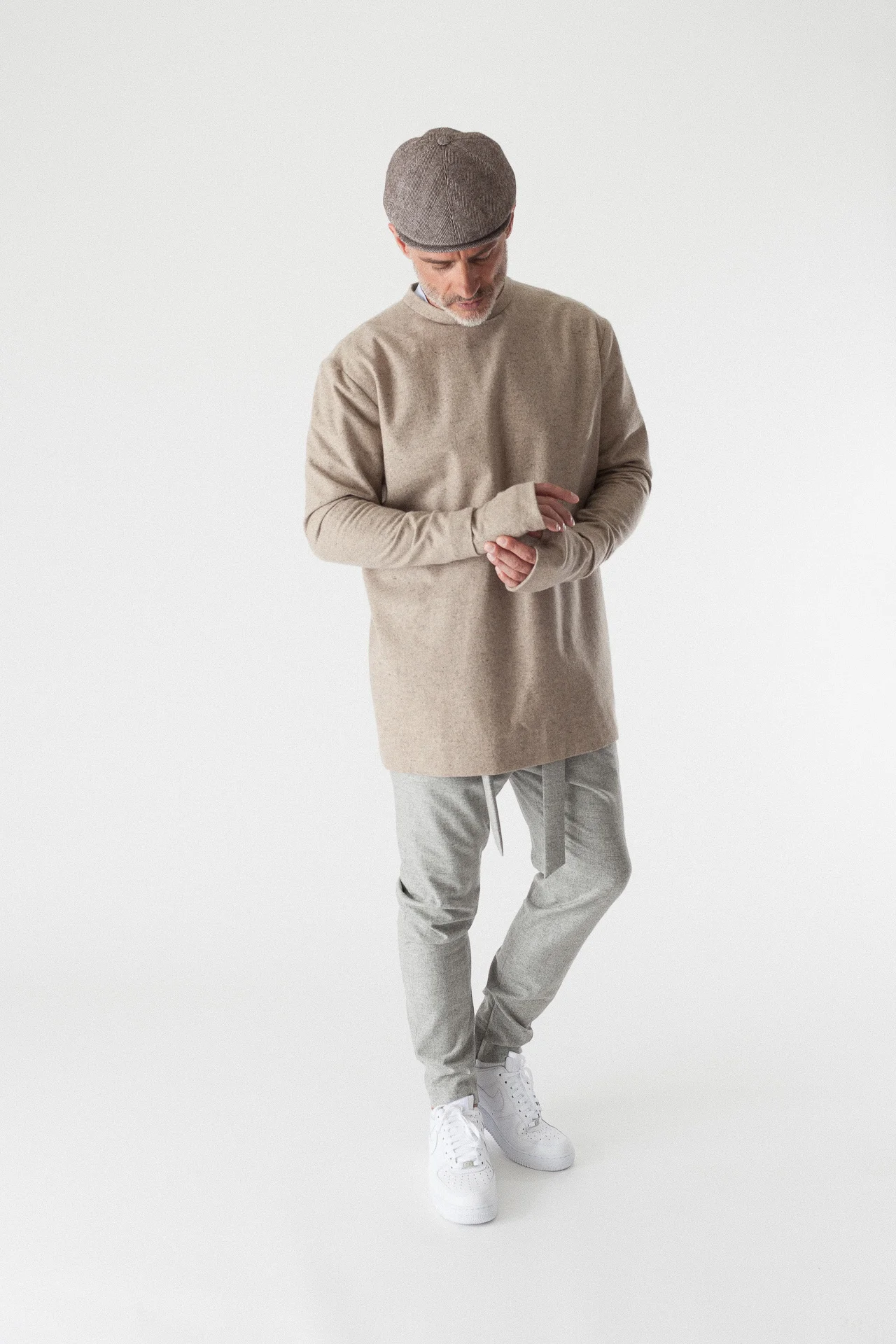 marius_paris:lookbook:sweatshirt:half_long_oversized_beige_cashmere_sweatshirt_7.jpg