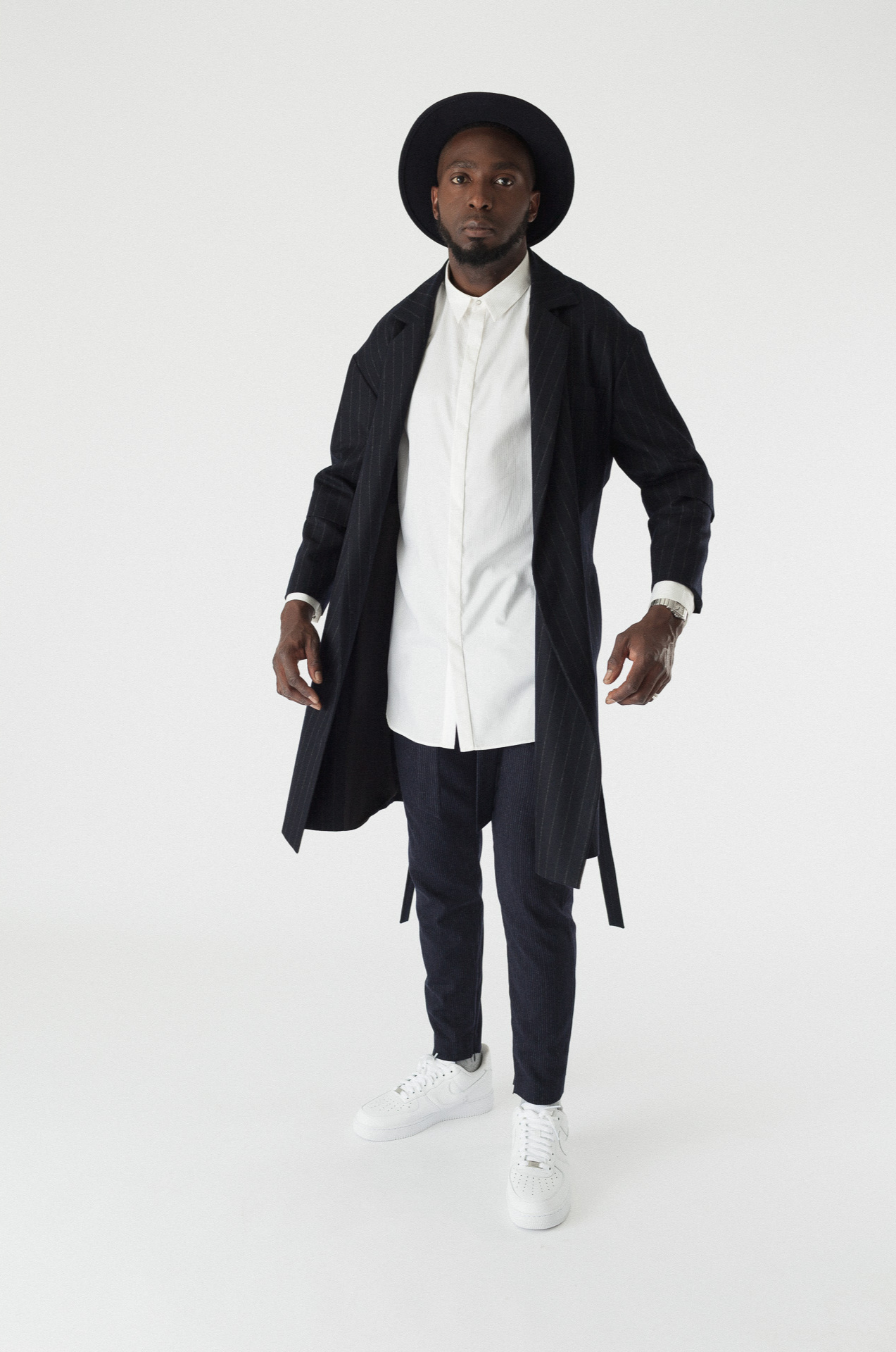 marius_paris:lookbook:coat:oversized_blue_wool_kimono_3.jpg