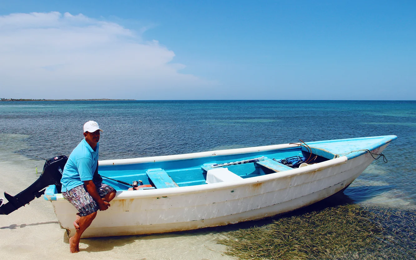 Un Viaje En Bote A La Playa "Los Corbanitos" // En este momento, El Corbanitos es una playa desolada en Baní, pero promete ser la nueva atracción turística en la República Dominicana en los próximos años.