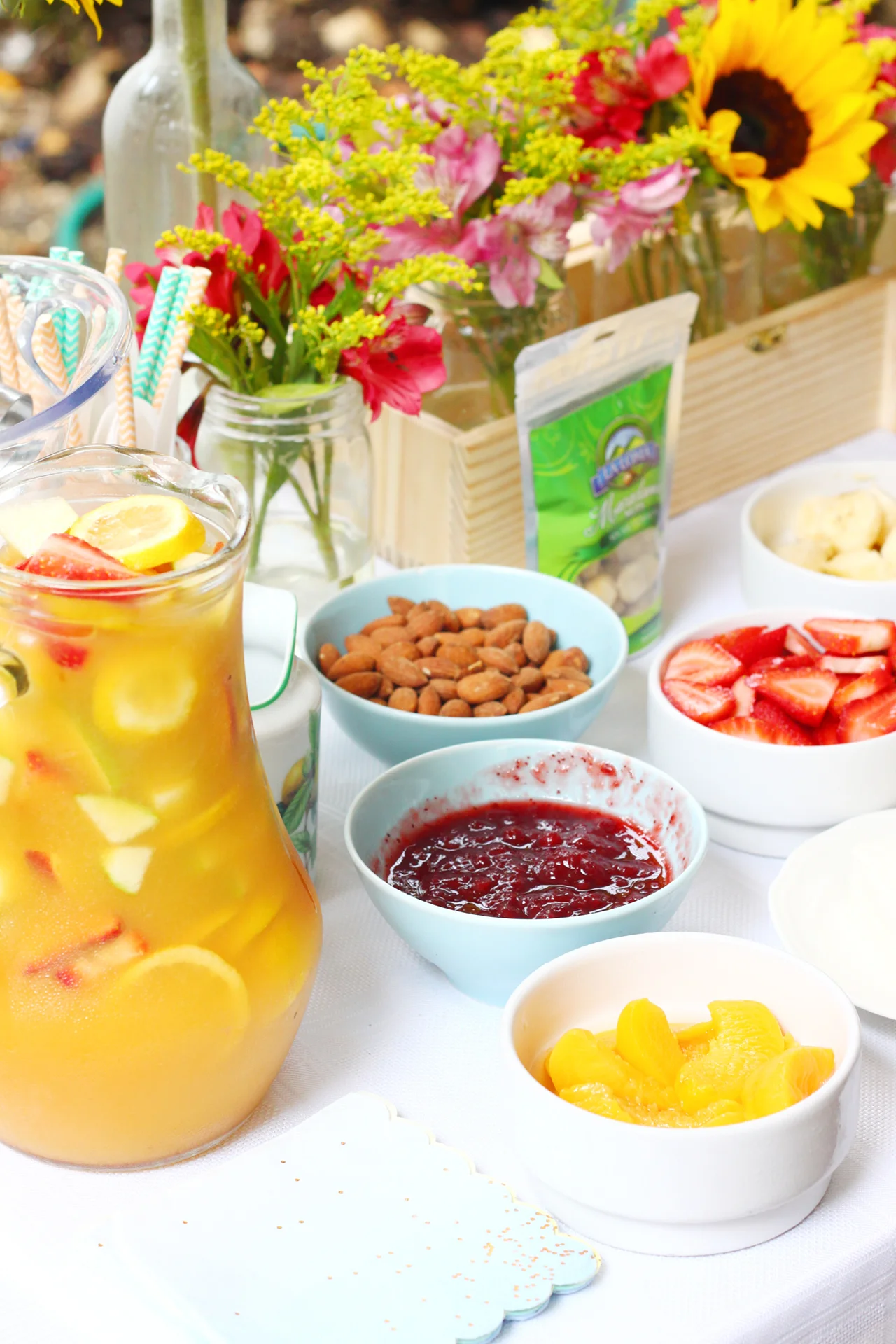 Como Decorar Un Hermoso Waffle Bar Para Un Brunch Con Tresors // ¿Necesitas algunas ideas para crear un brunch? ¿Qué tal un muy divertido y práctico Waffle Bar!? Aprende cómo puedes hacer uno con estos pasos simples!
