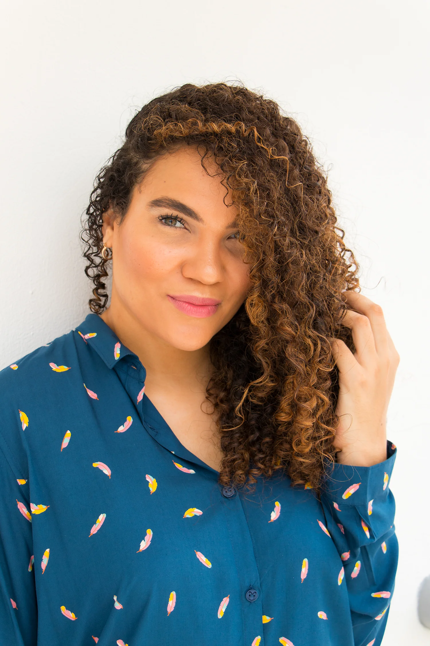 Hola chicas, he decidido este artículo sobre algunos hacks, trucos y consejos sobre como tener, cuidar y mantener el pelo rizado.