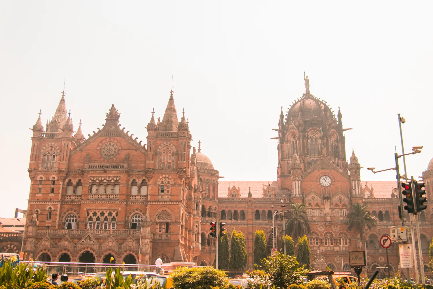 ¿Interesado en viajar a la India? Aquí la guía completa que necesitas saber: vuelos, vestimienta, lugares turísticos, costo, transporte y mucho más.viaje-india-travel-guia-49-Victoria-Terminus