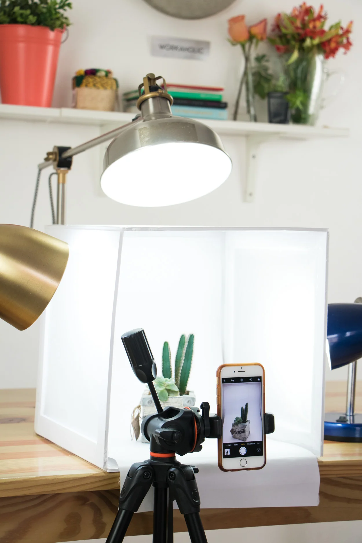 DIY | Lightbox - Crear Un Estudio Para Fotos De Productos // ¿Quieres aprender a hacer fotos de productos? No necesitas un estudio para lograrlas. ¡Hoy te enseño a crear un lightbox para tomar fotos profesionales!