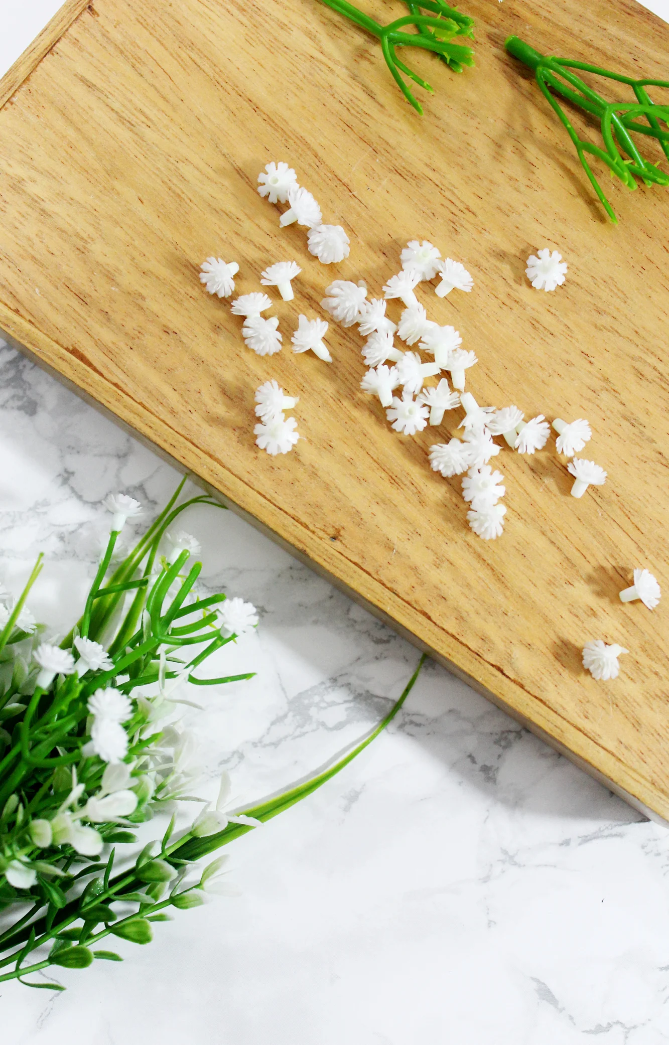 Hazlo Tu Misma // Cordón De Flores Para Trenzas // Este cordón de flores para trenzas es perfecto para un atuendo bohemio romántico, para los días de la playa y los vestidos de verano. Super fácil y barato!