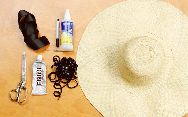 Hazlo Tu Misma // Inspirado En El 'Do Not Disturb Hat' // ¡Tomé el 'Do Not Disturb Hat' como inspiración para crear un pieza clave playera perfecta para las fiestas de piscina! Tutorial completo en este articulo.