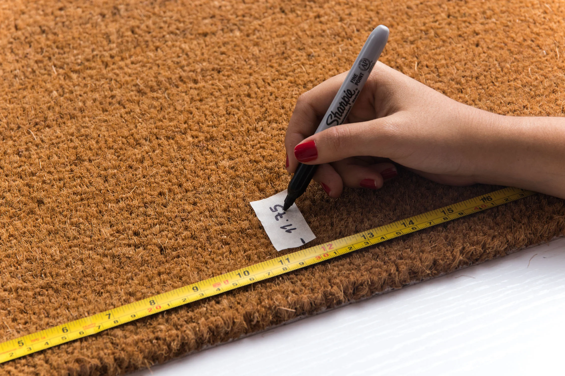 Cómo crear una alfombra con un mensaje de bienvenida completamente personalizado. Hazlo siguiendo estos simples pasos (¡incluye plantilla de frases para imprimir!)