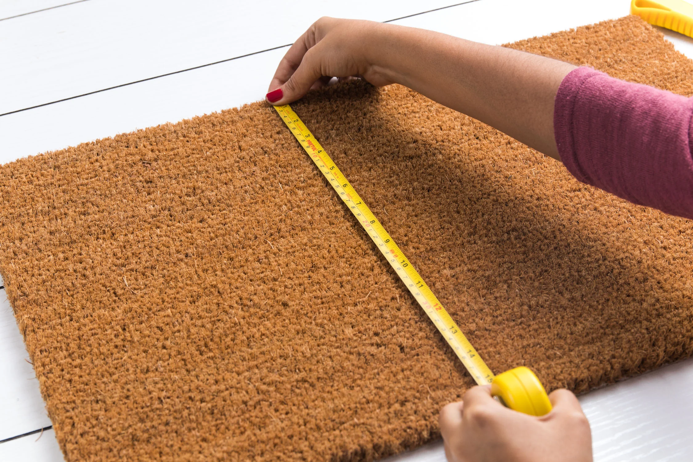 Cómo crear una alfombra con un mensaje de bienvenida completamente personalizado. Hazlo siguiendo estos simples pasos (¡incluye plantilla de frases para imprimir!)