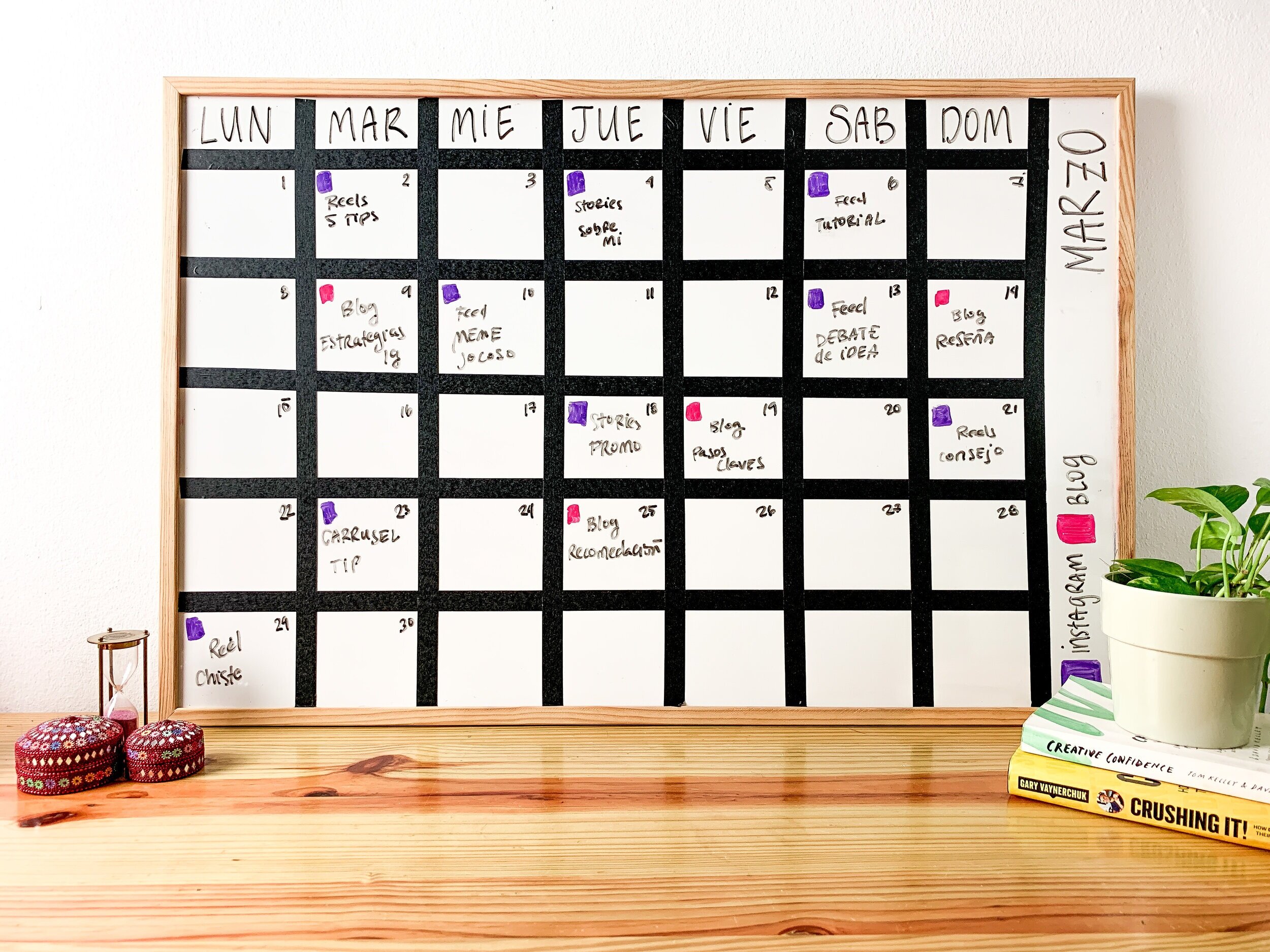 exagerar Perplejo no pagado DIY: Pizarra Para Crear Un Calendario de Contenido — The Key Item