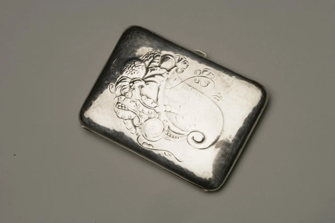 "sterling silver business card holder"